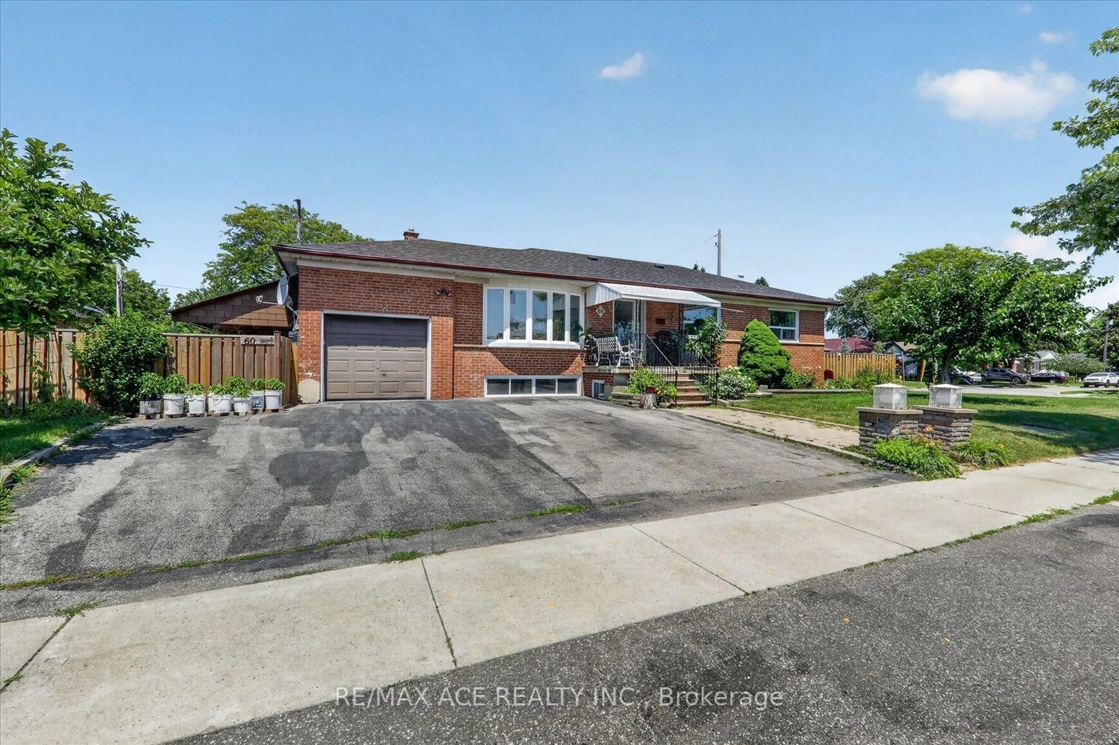 A pic from outside/outdoor area/front of a property/back of a property/a pic from drone, street for 60 Chillery Ave, Toronto Ontario M1K 4S9