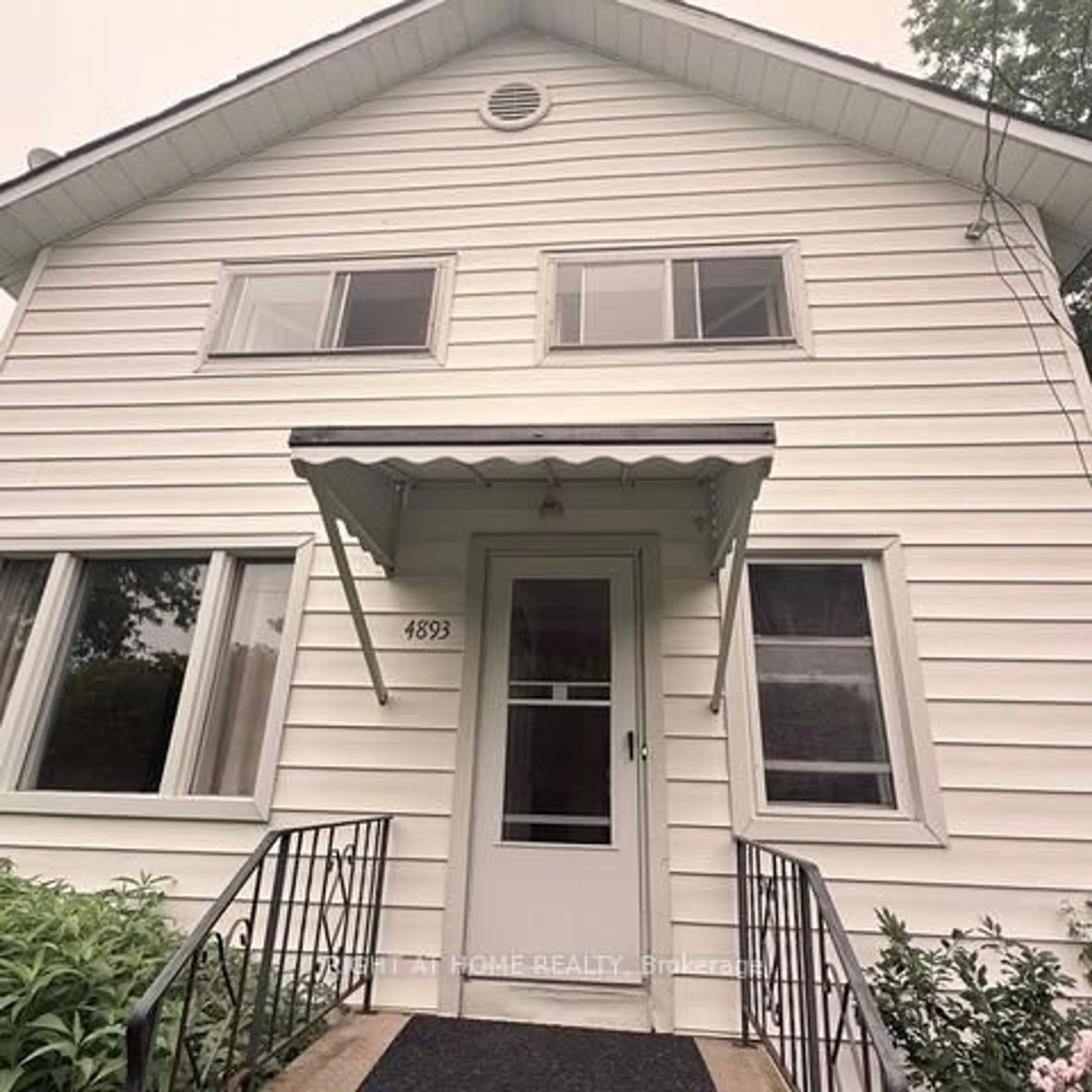 Home with vinyl exterior material, street for 4893 Victoria St, Pickering Ontario L1Y 1B1
