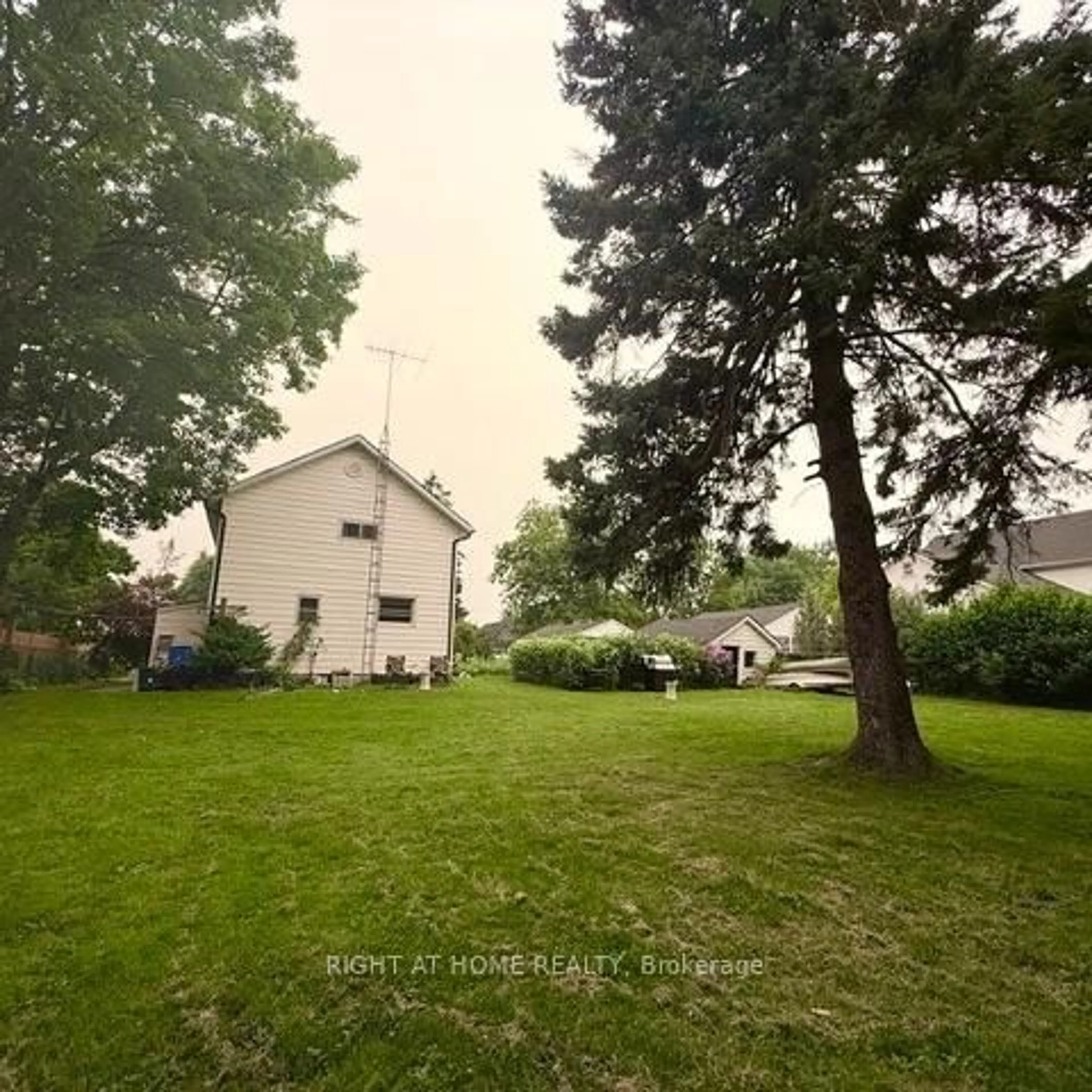 A pic from outside/outdoor area/front of a property/back of a property/a pic from drone, street for 4893 Victoria St, Pickering Ontario L1Y 1B1