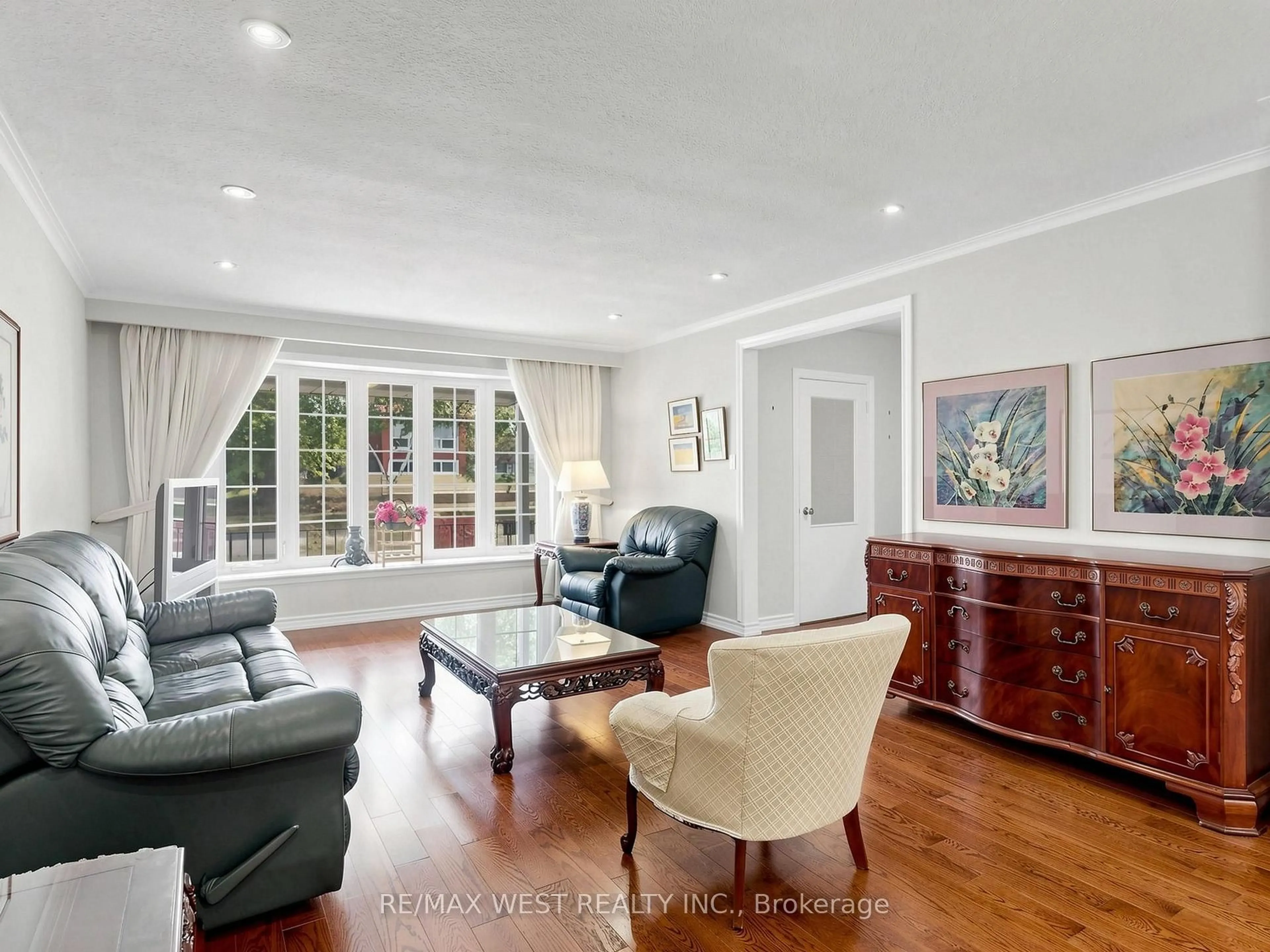 Living room with furniture, unknown for 41 Burnview Cres, Toronto Ontario M1H 1B4