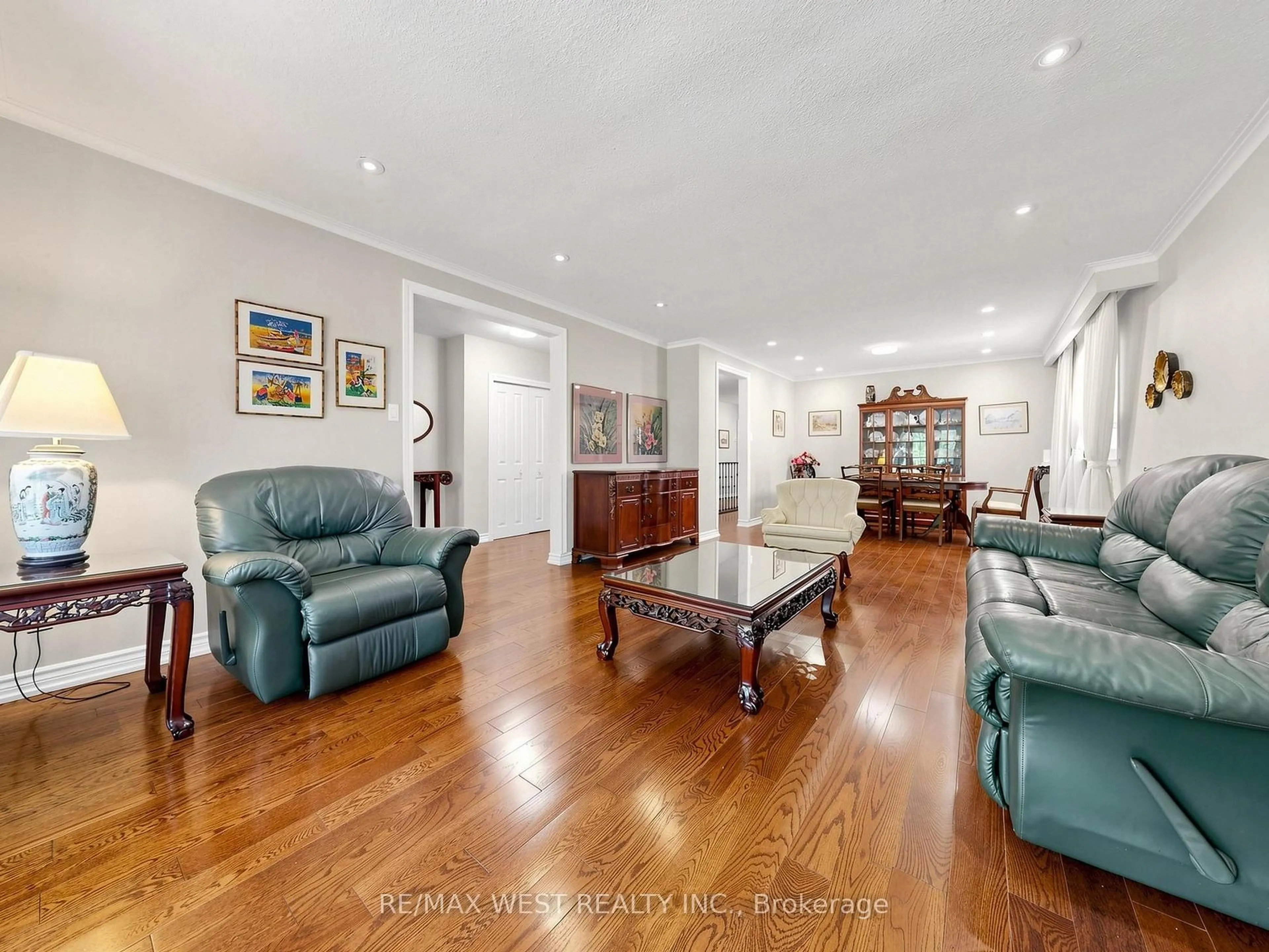 Living room with furniture, wood/laminate floor for 41 Burnview Cres, Toronto Ontario M1H 1B4