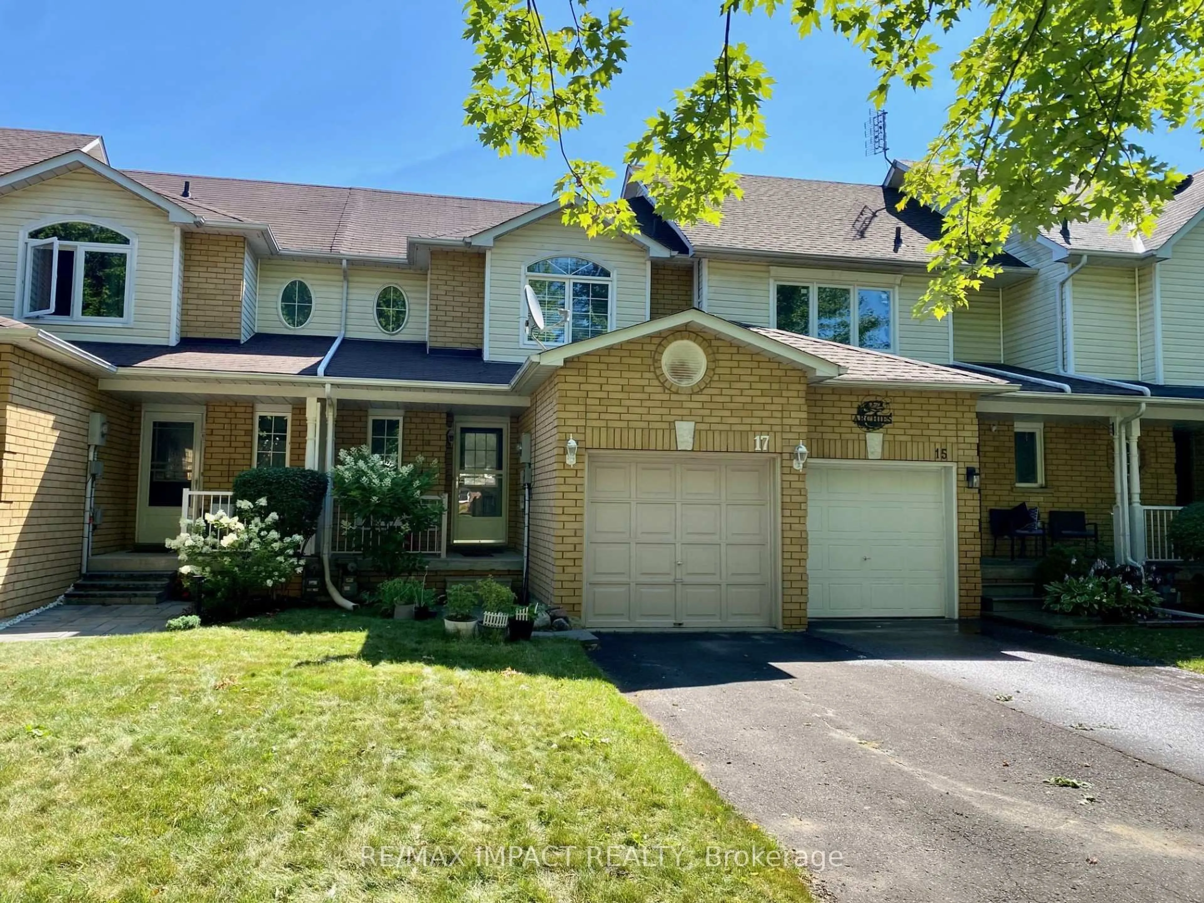 A pic from outside/outdoor area/front of a property/back of a property/a pic from drone, street for 17 Pidduck St, Clarington Ontario L1E 2W3