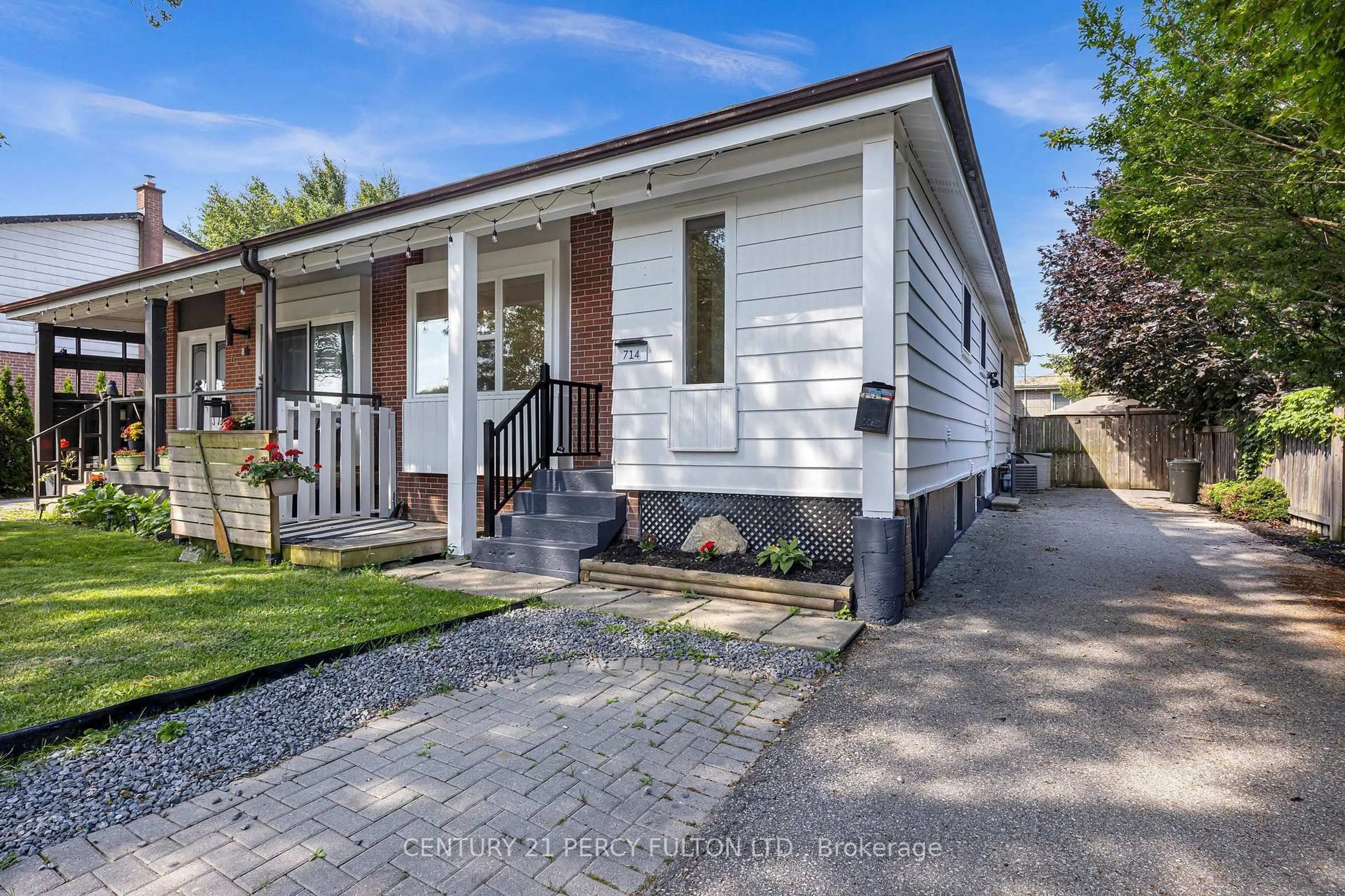 Home with brick exterior material, street for 714 Lublin Ave, Pickering Ontario L1W 1Z2
