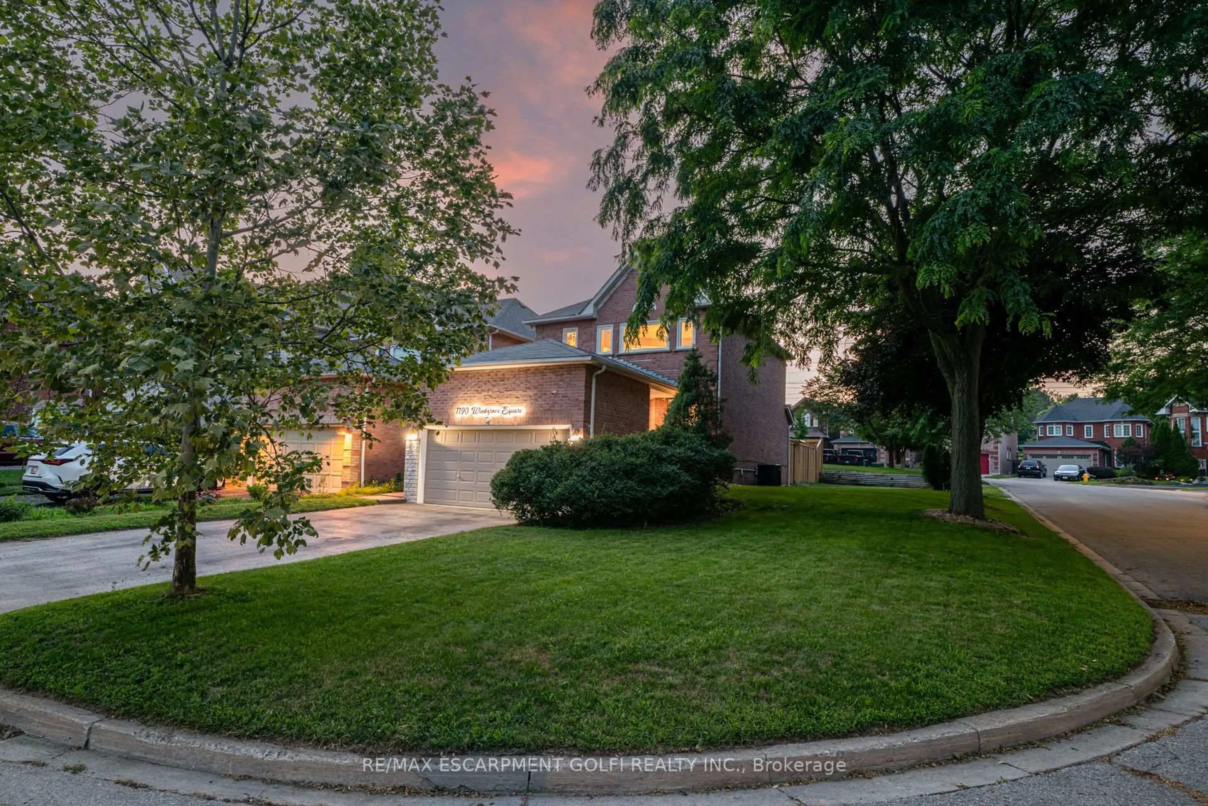 Unknown for 1190 Windgrove Sq, Pickering Ontario L1X 2S5