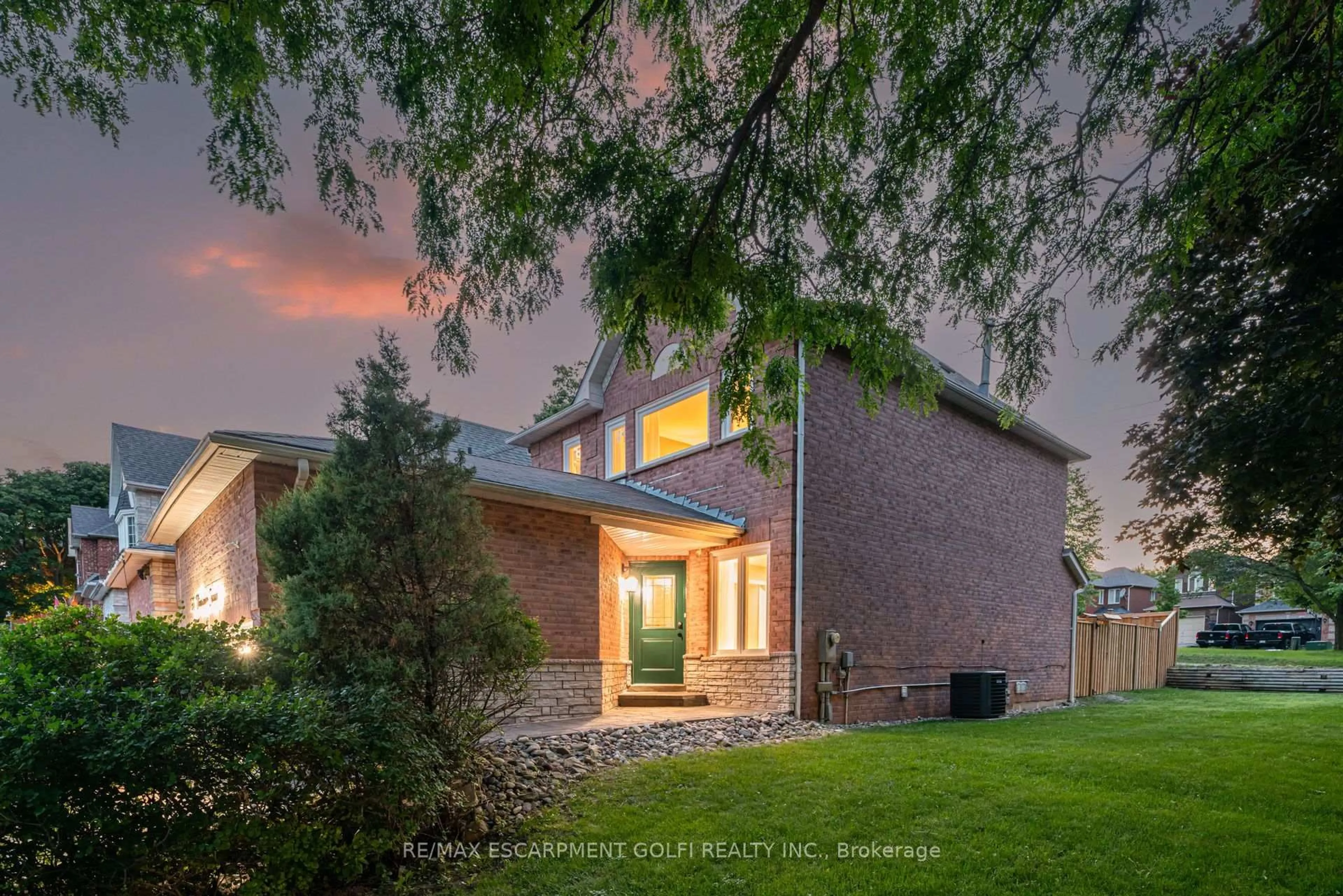 Home with brick exterior material, unknown for 1190 Windgrove Sq, Pickering Ontario L1X 2S5