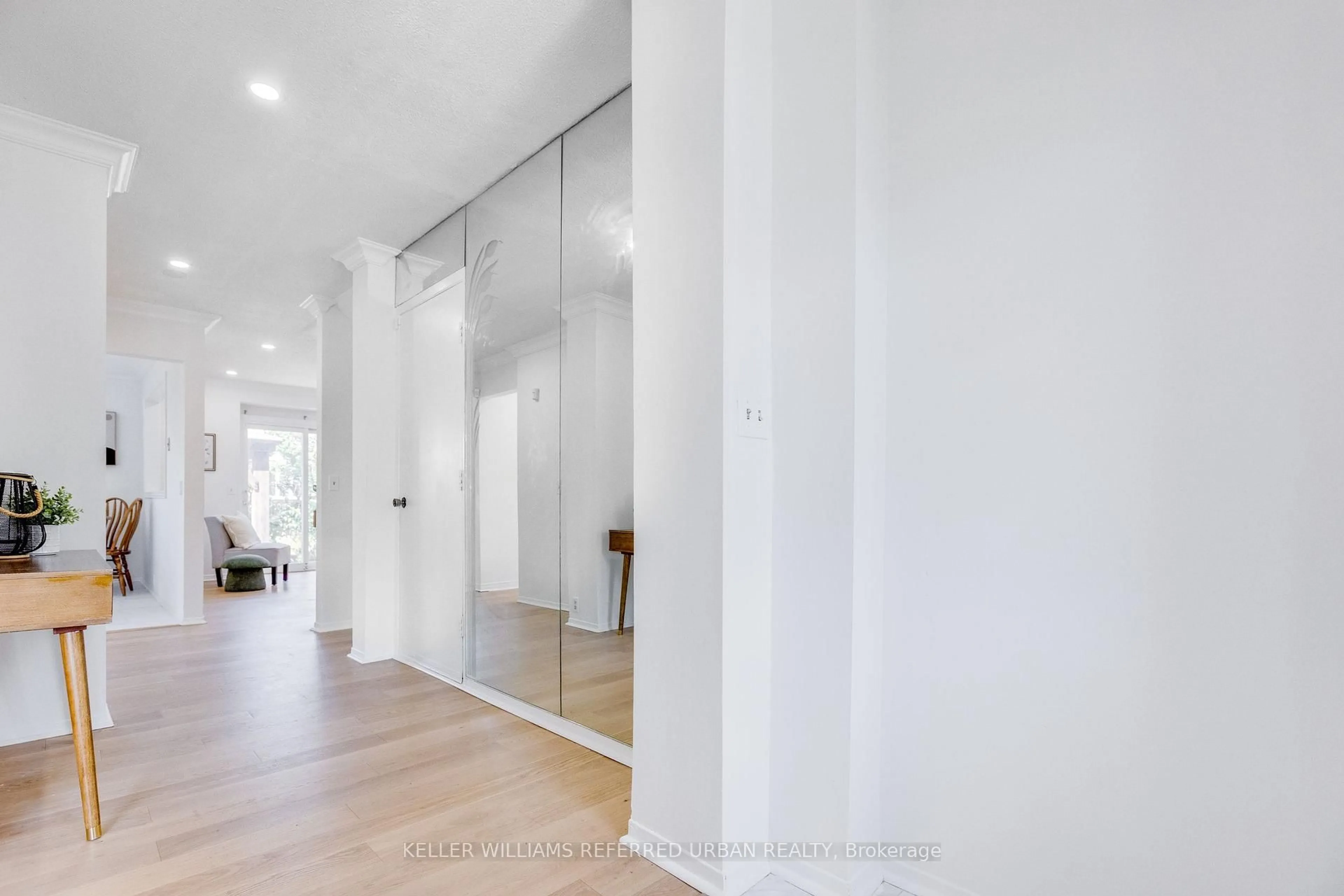Indoor entryway for 554 Mclevin Ave, Toronto Ontario M1B 4H4