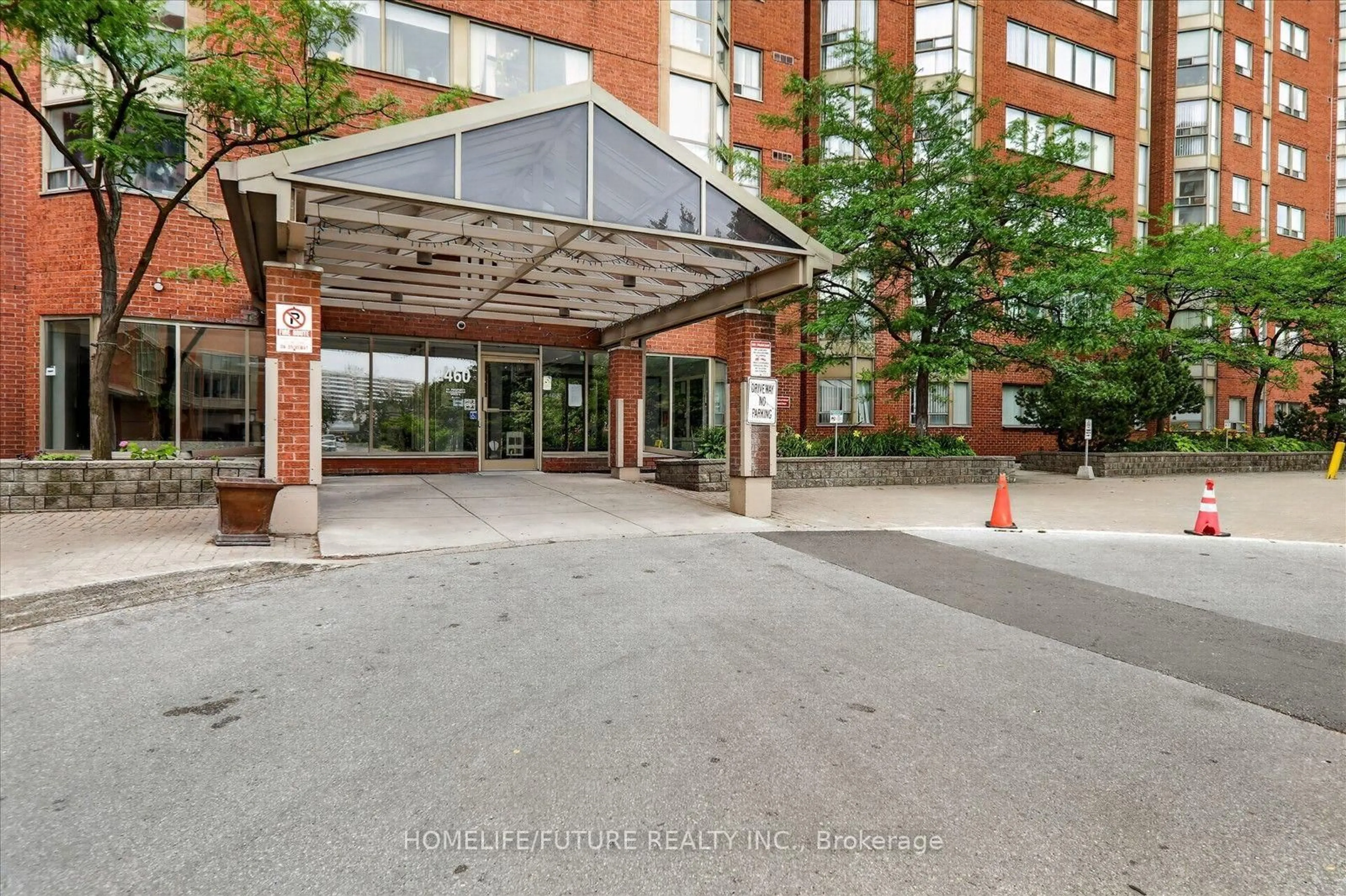 Indoor foyer for 2460 Eglinton Ave #708, Toronto Ontario M1K 5J7