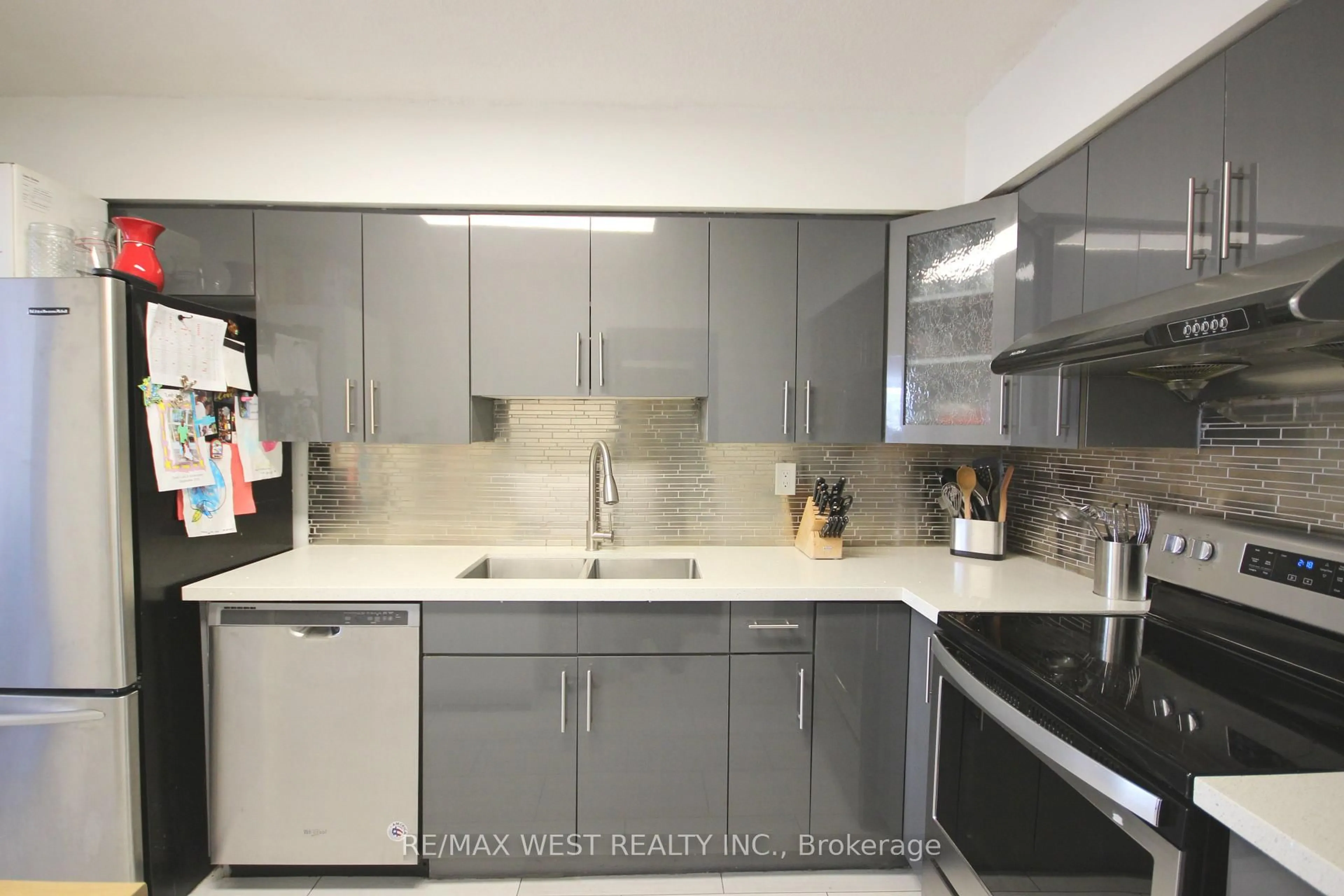 Unknown for 3380 Eglinton Ave #801, Toronto Ontario M1J 3L6
