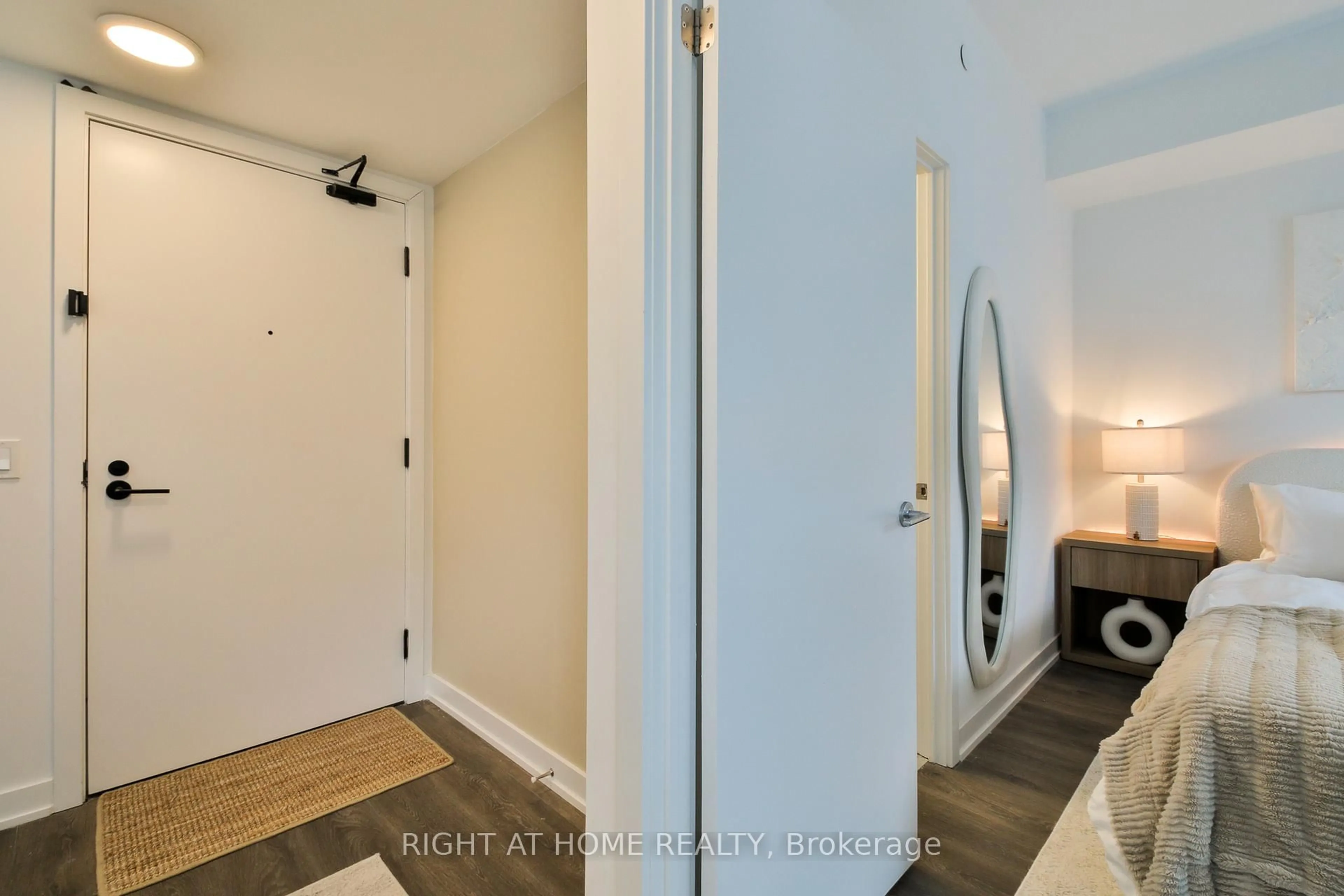 Indoor entryway for 1612 Charles St #428, Whitby Ontario L1N 1B9