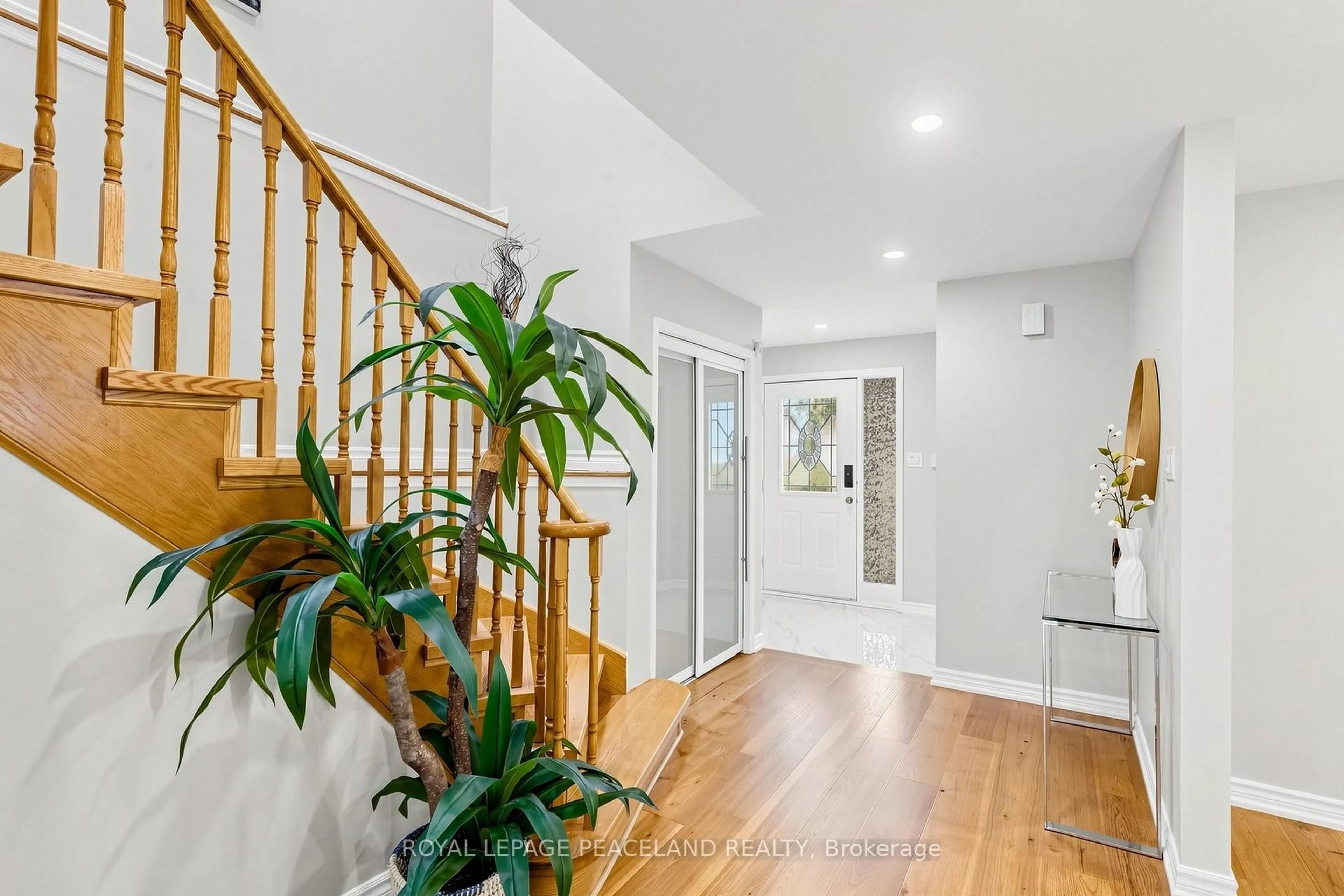 Indoor foyer for 65 Becca Hall Tr, Toronto Ontario M1V 2T7
