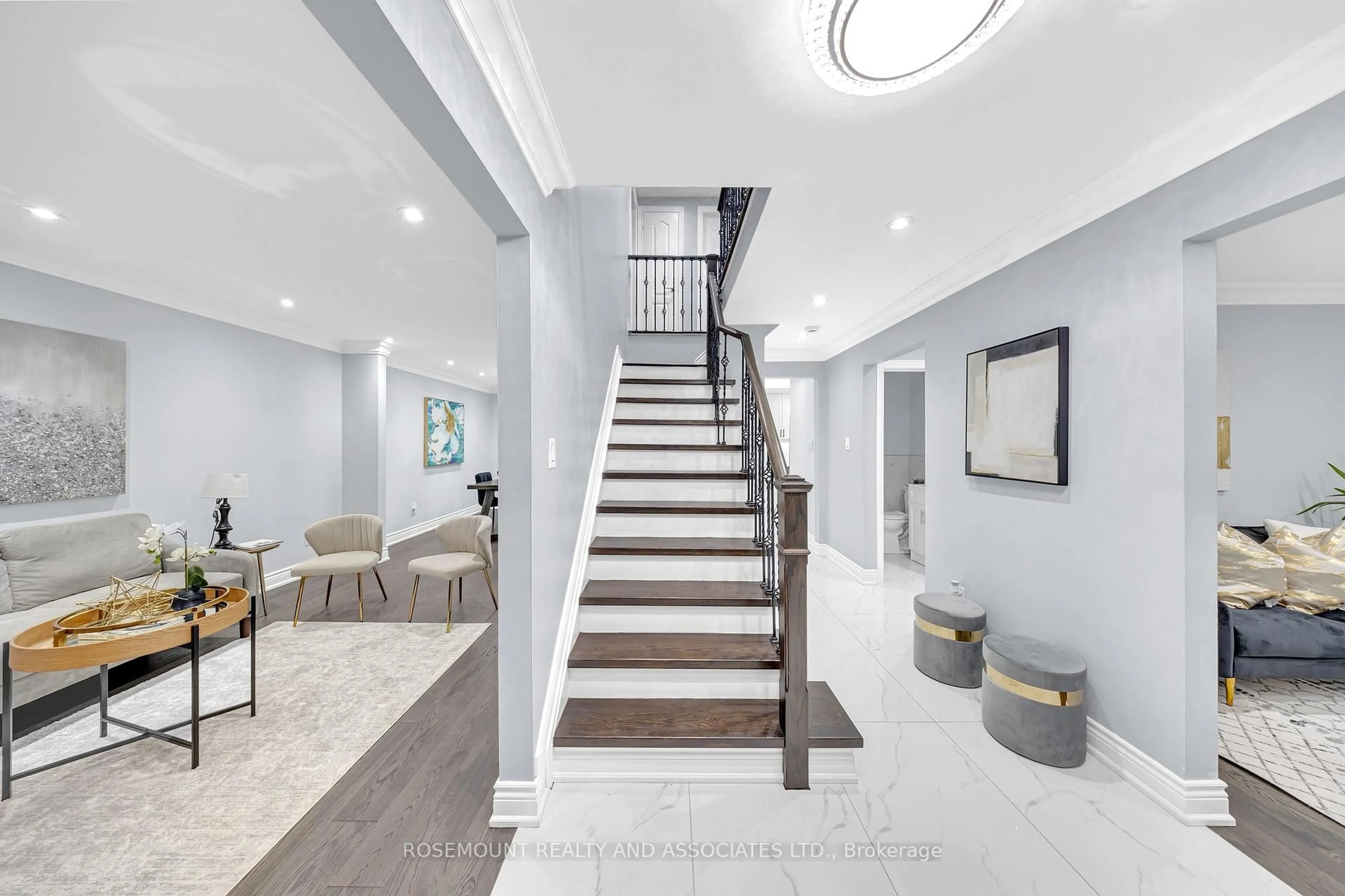 Indoor foyer for 95 Rotherglen N Rd, Ajax Ontario L1T 1T4