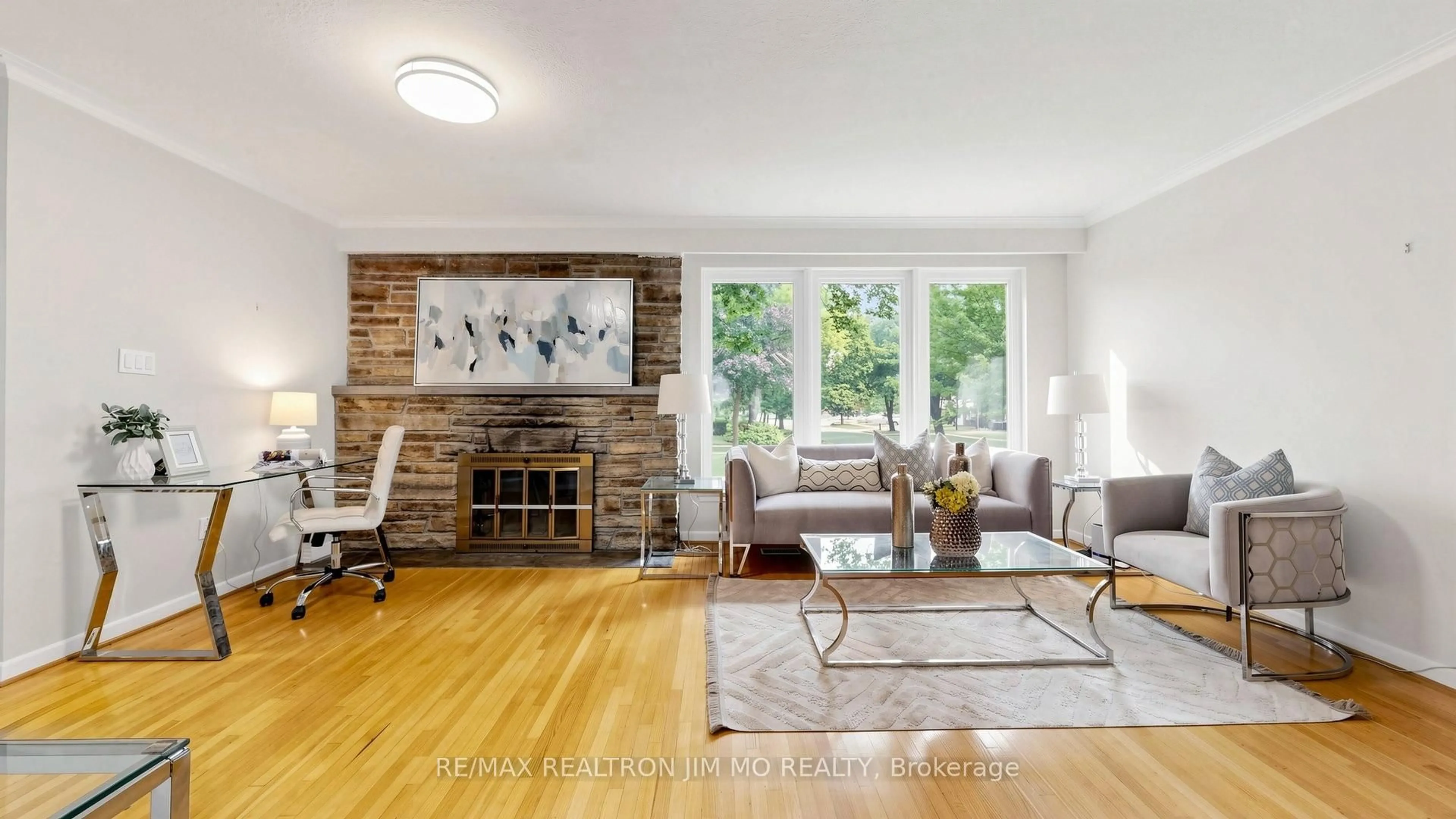 Living room with furniture, wood/laminate floor for 40 Ravencliff Cres, Toronto Ontario M1T 1R8