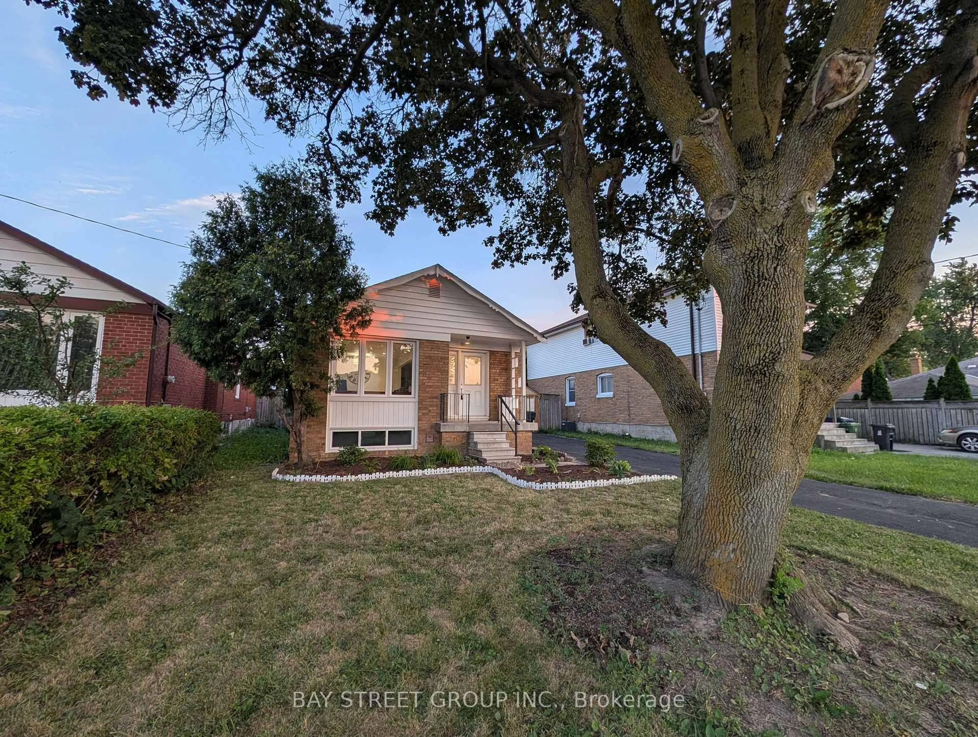 A pic from outside/outdoor area/front of a property/back of a property/a pic from drone, street for 88 Frey Cres, Toronto Ontario M1R 2C8