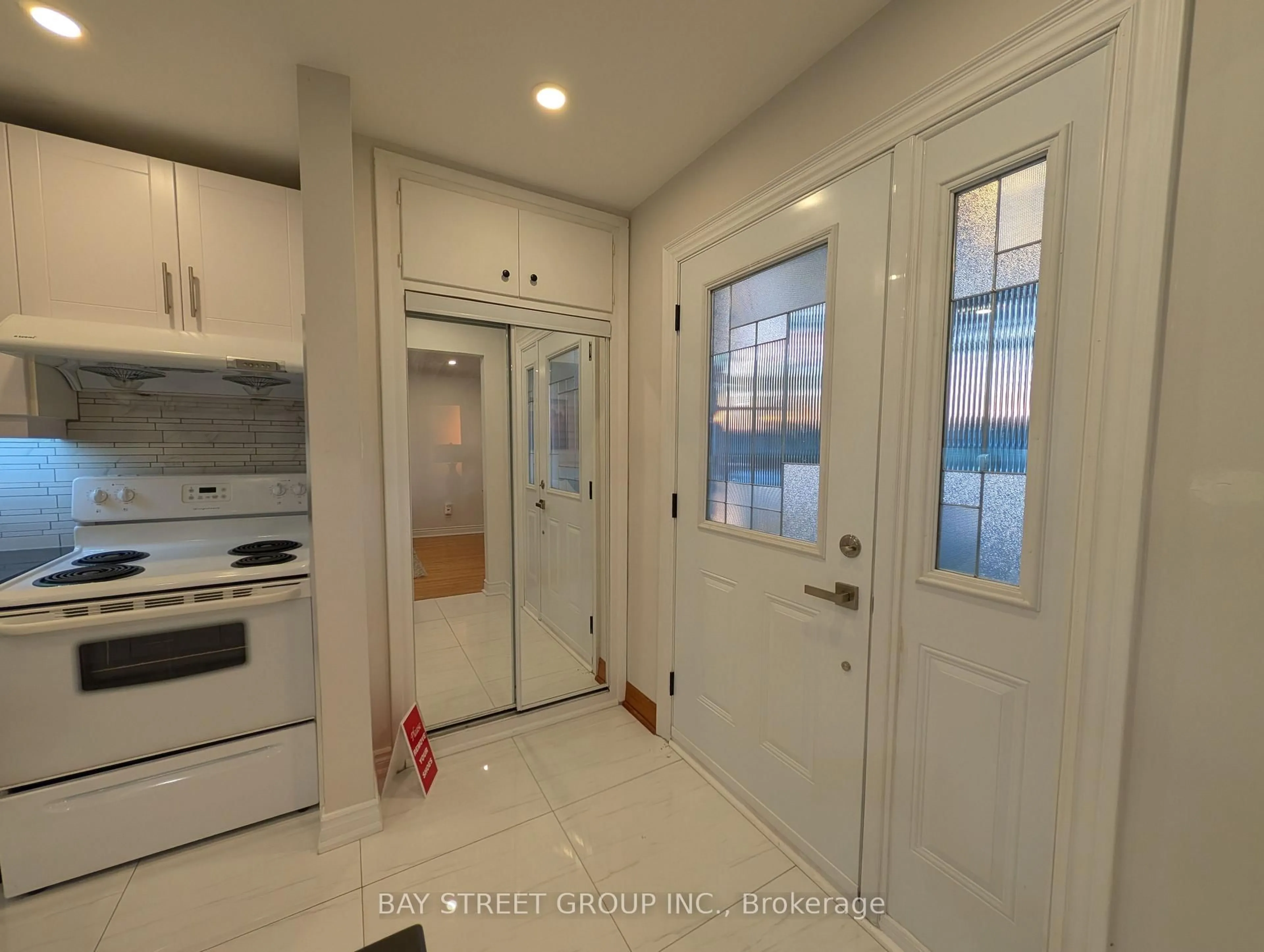 Indoor entryway for 88 Frey Cres, Toronto Ontario M1R 2C8