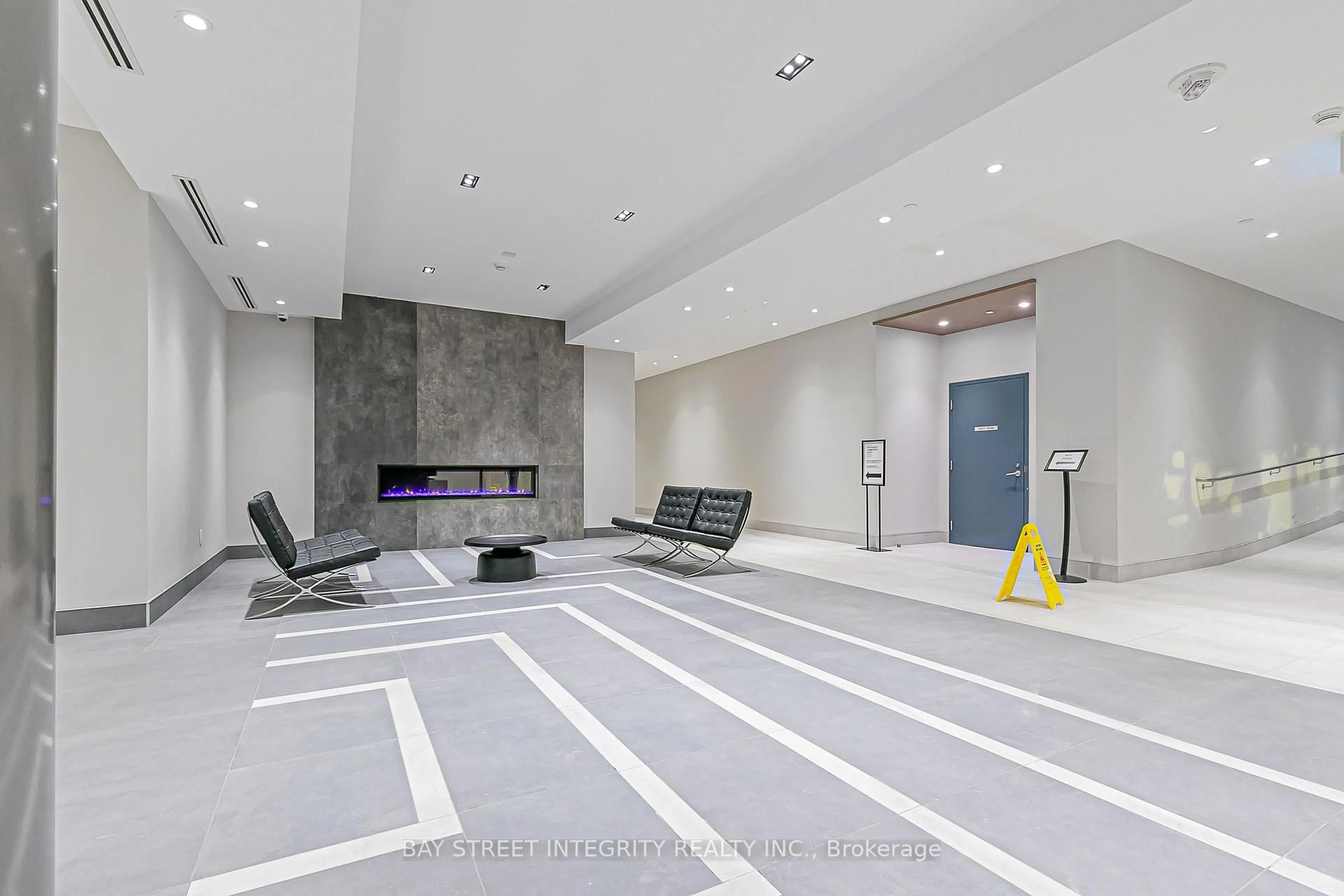Indoor foyer for 3260 SHEPPARD Ave #710, Toronto Ontario M1T 3K3