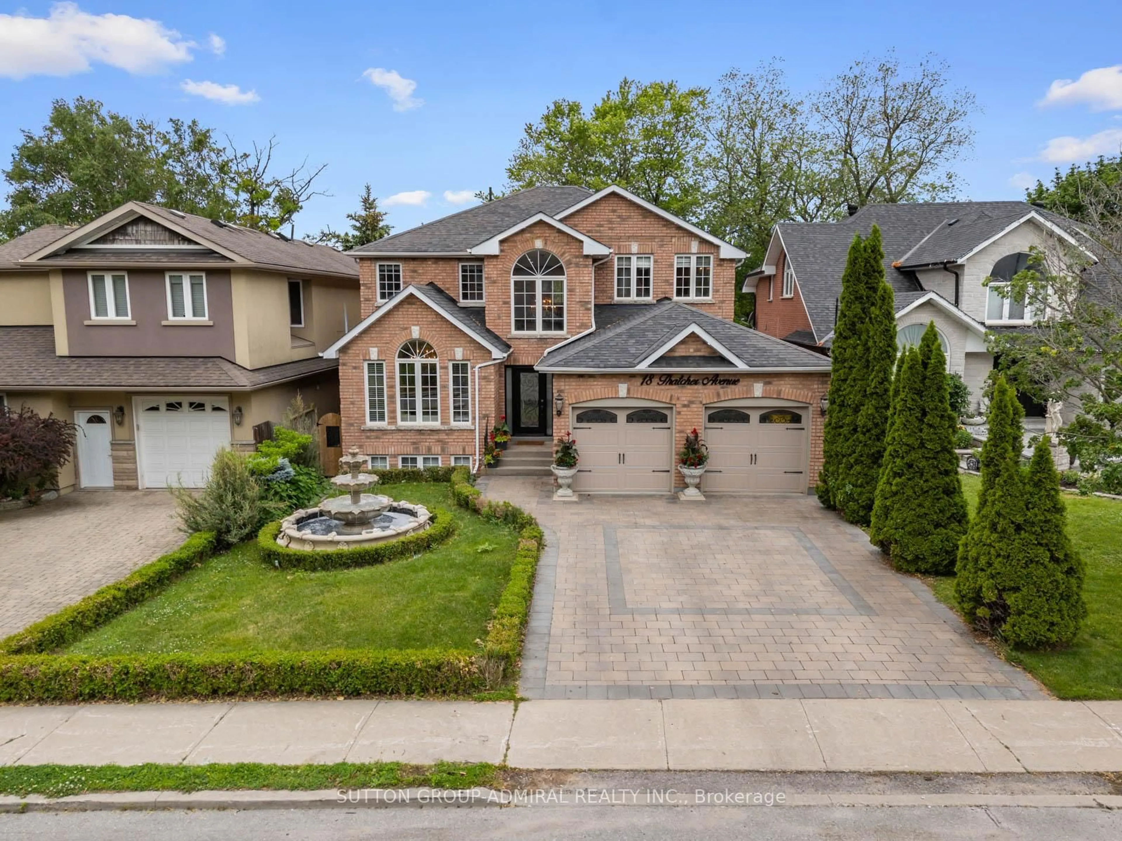 A pic from outside/outdoor area/front of a property/back of a property/a pic from drone, street for 18 Thatcher Ave, Toronto Ontario M1M 2M2