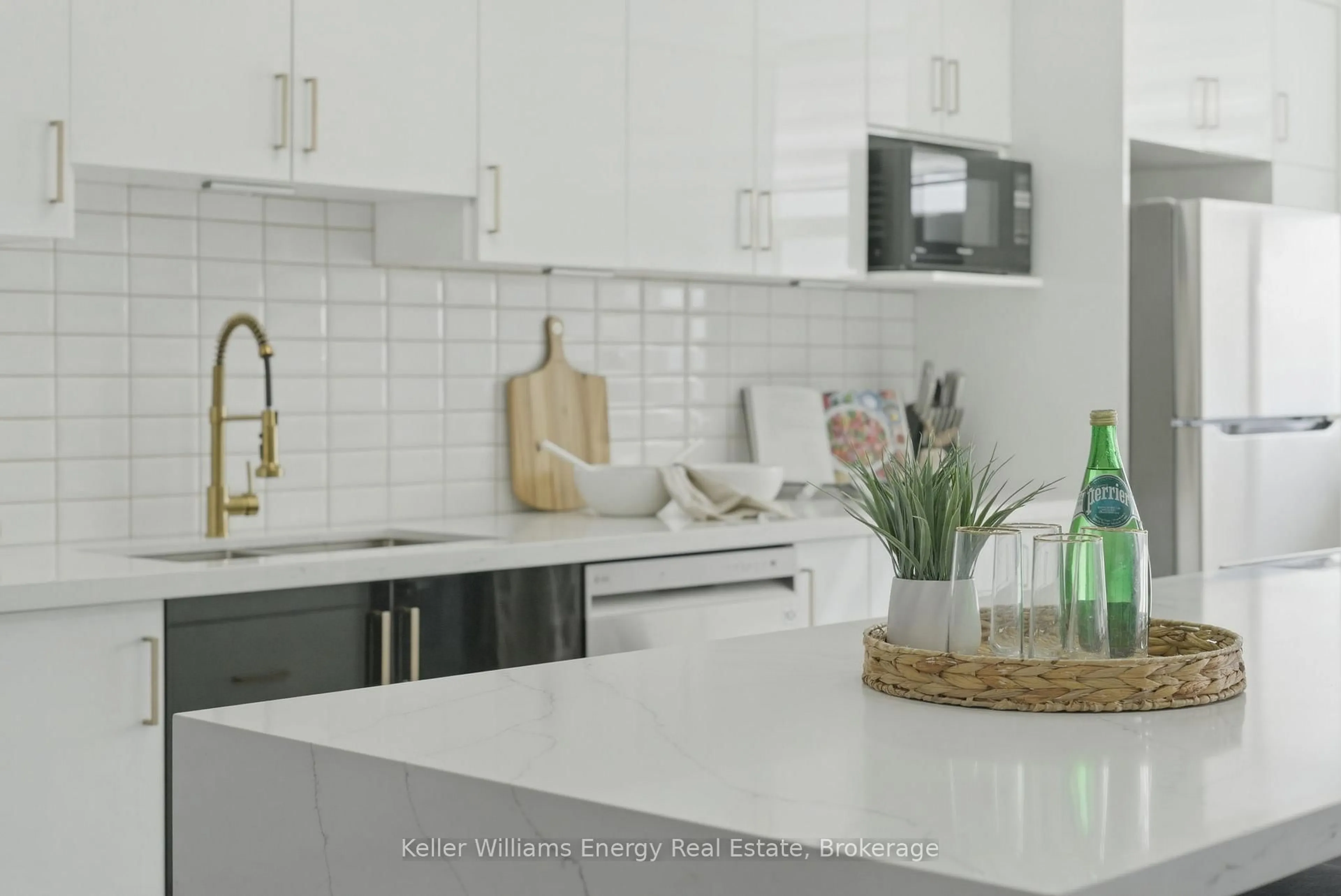 Open concept kitchen, ceramic/tile floor for 44 Falby Crt #1506, Ajax Ontario L1S 3L1