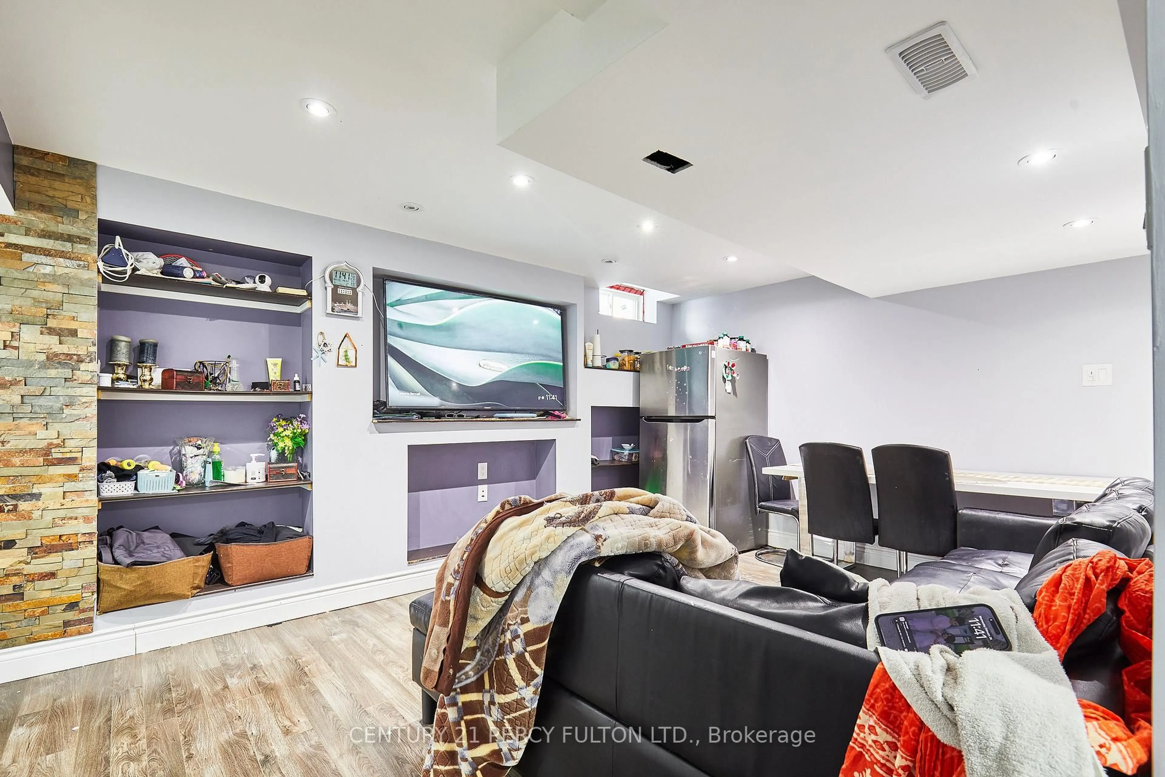 Home theater for 91 Laprade Sq, Clarington Ontario L1C 0C9