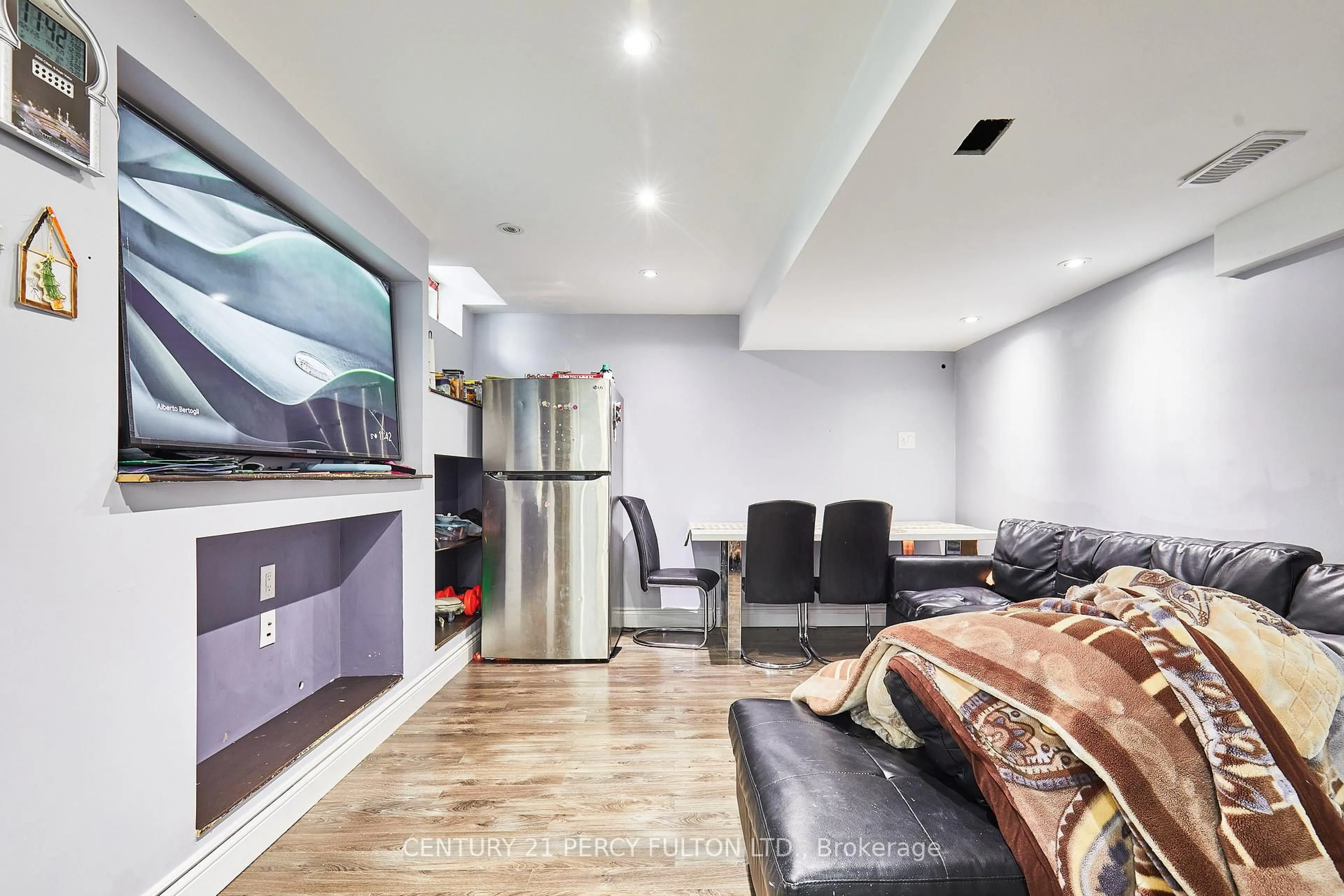 Home theater for 91 Laprade Sq, Clarington Ontario L1C 0C9