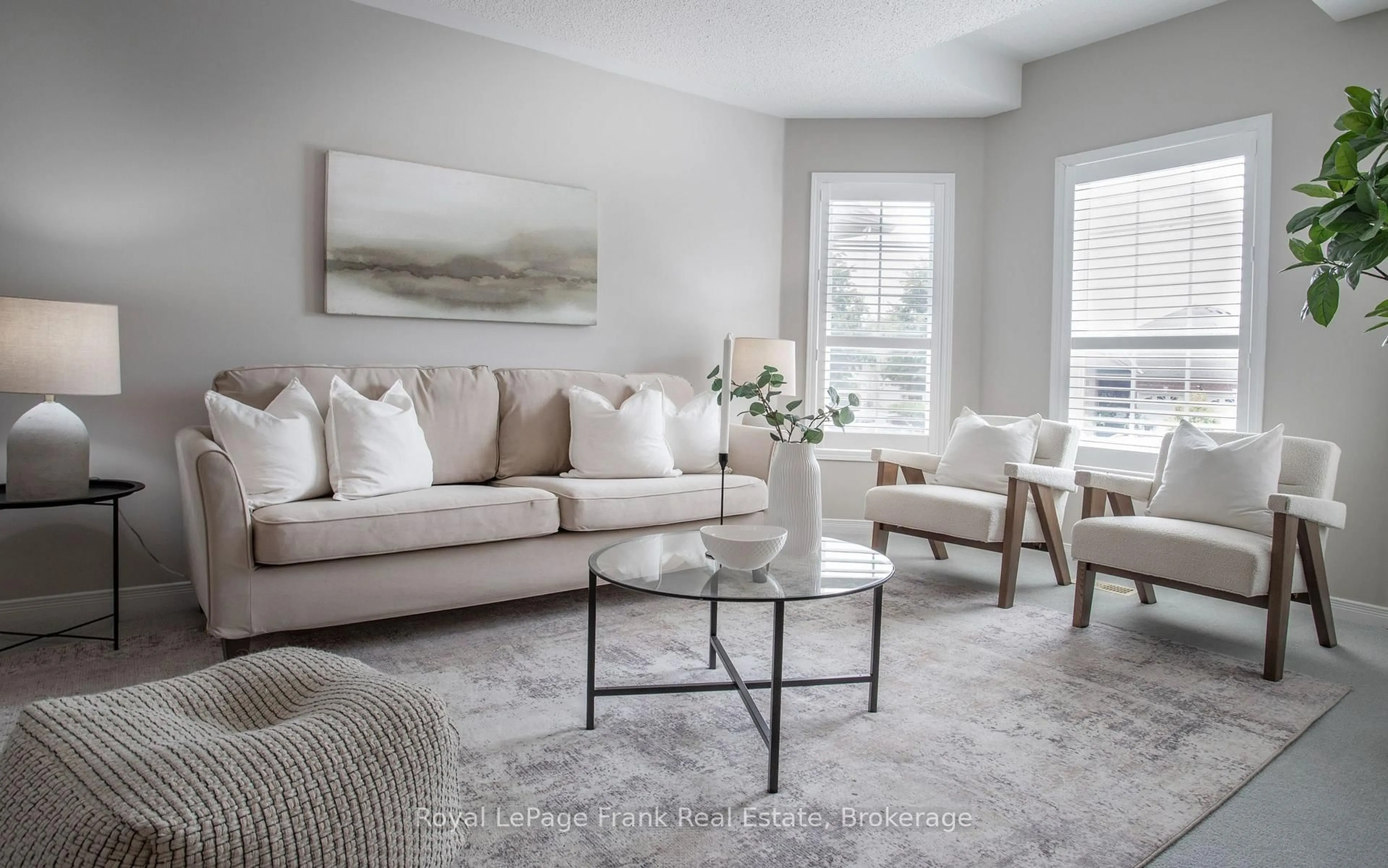 Living room with furniture, carpet floor for 1477 Greenvalley Tr, Oshawa Ontario L1K 2N5