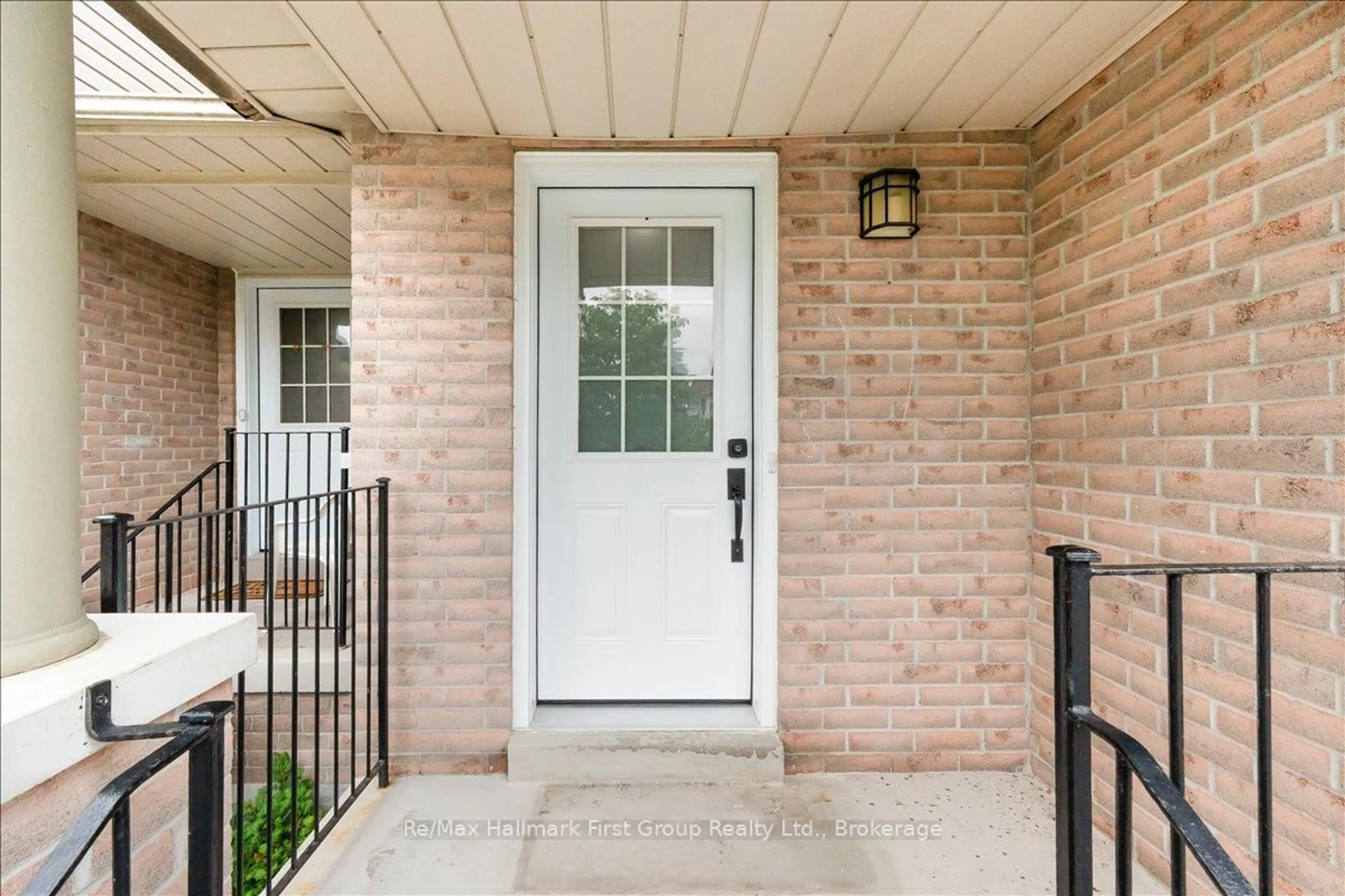 Indoor entryway for 9 Alexis Way, Whitby Ontario L1R 2N9