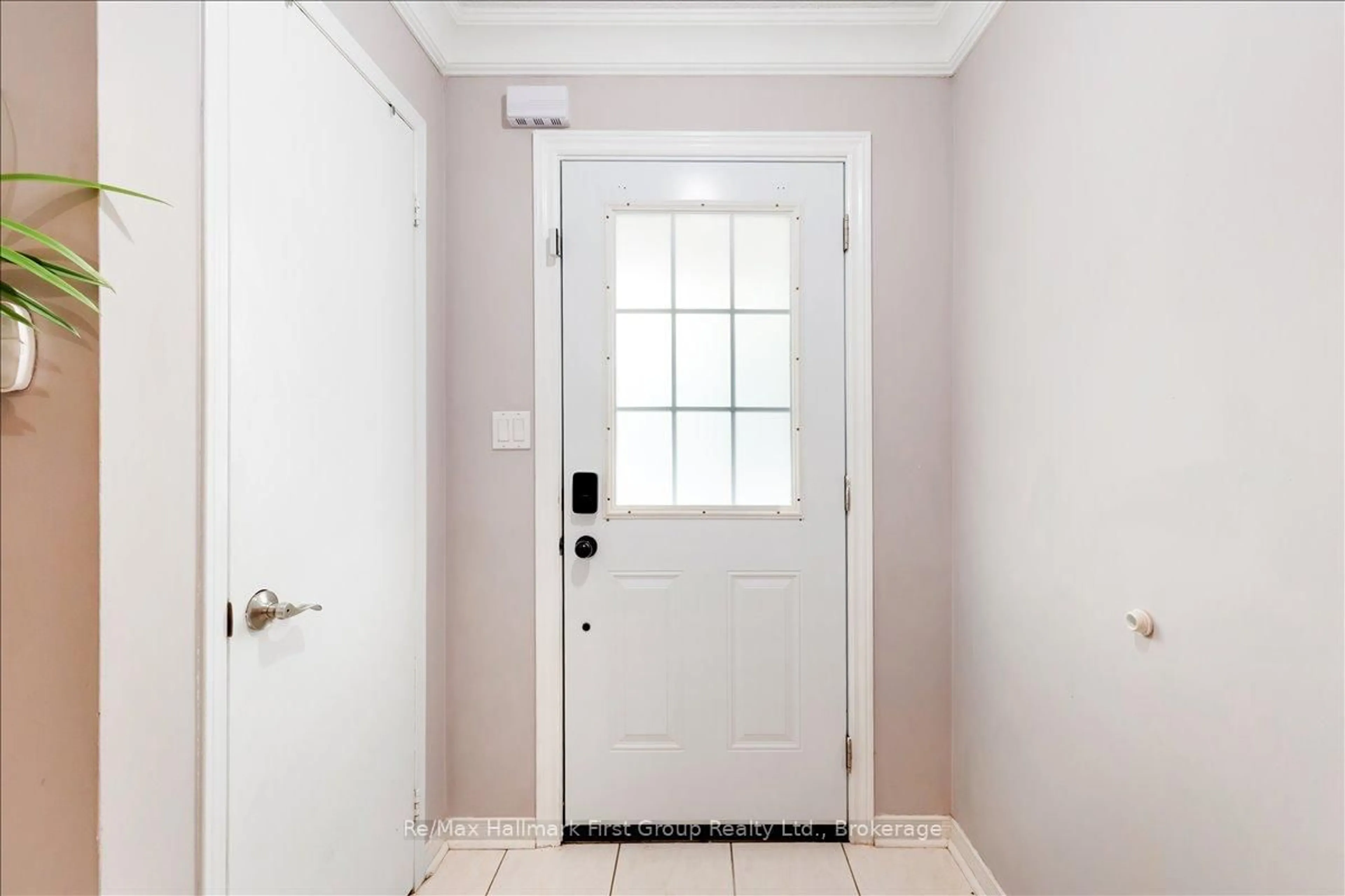 Indoor entryway for 9 Alexis Way, Whitby Ontario L1R 2N9