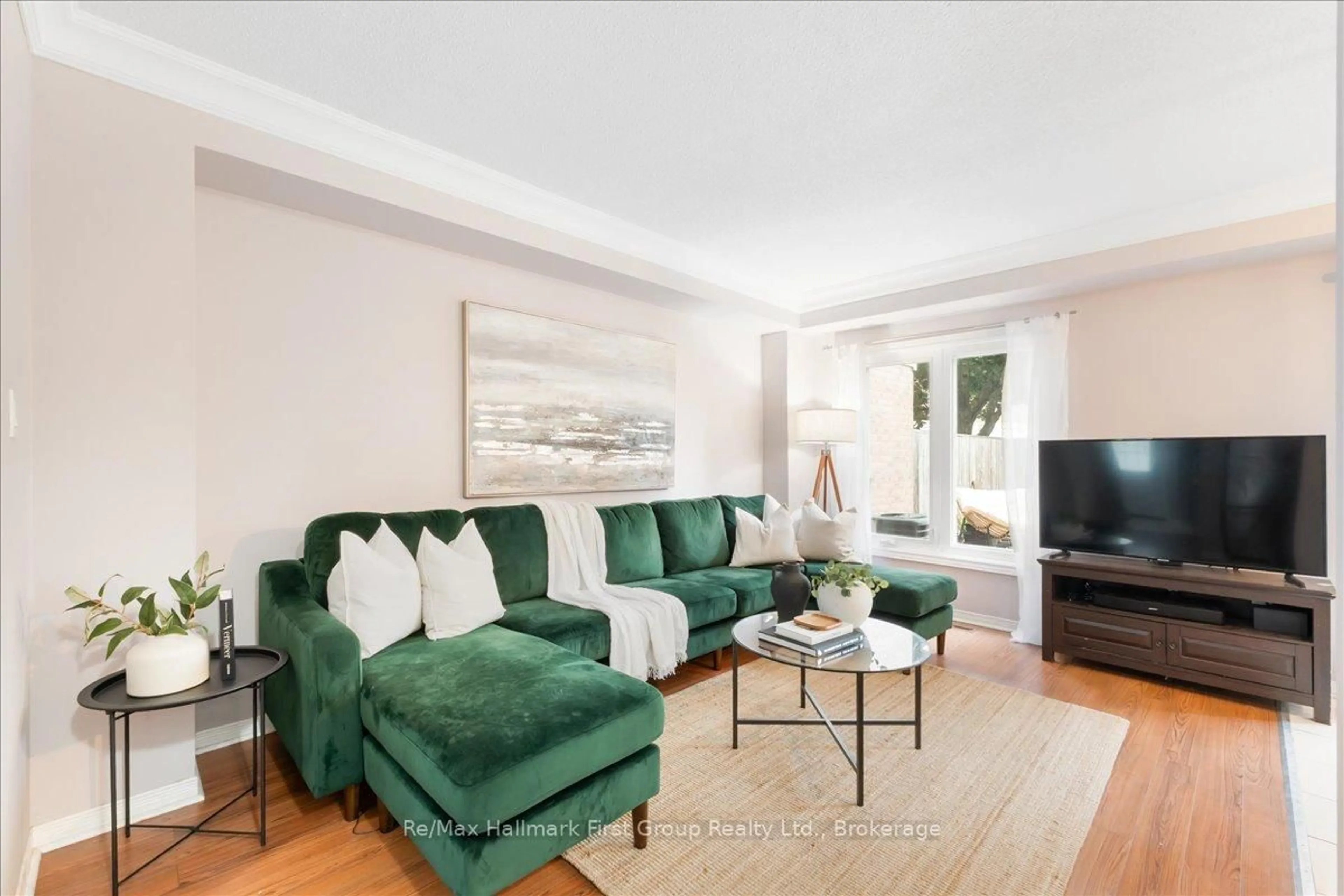 Living room with furniture, unknown for 9 Alexis Way, Whitby Ontario L1R 2N9