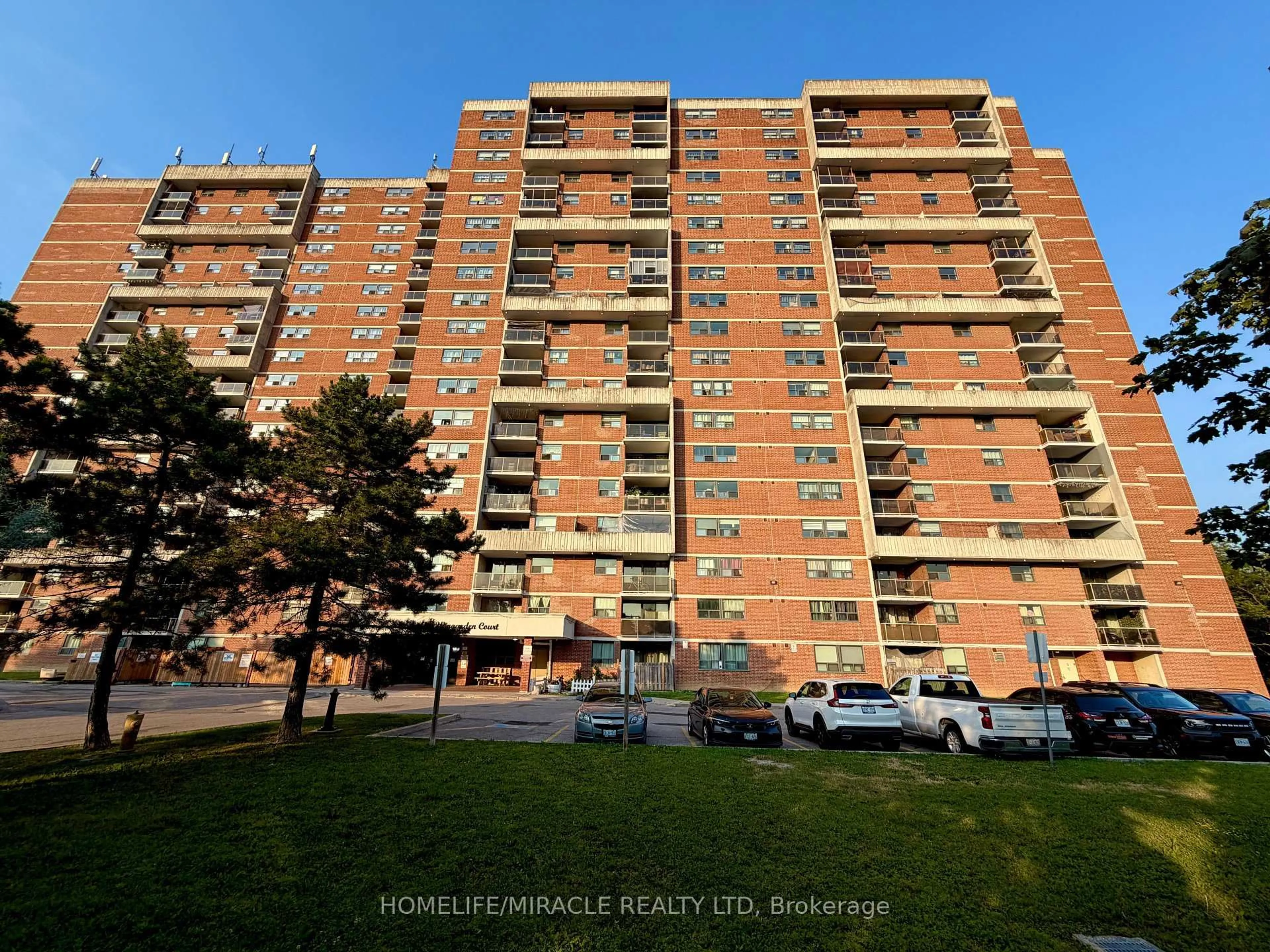 A pic from outside/outdoor area/front of a property/back of a property/a pic from drone, unknown for 100 Wingarden Crt #714, Toronto Ontario M1B 2P4