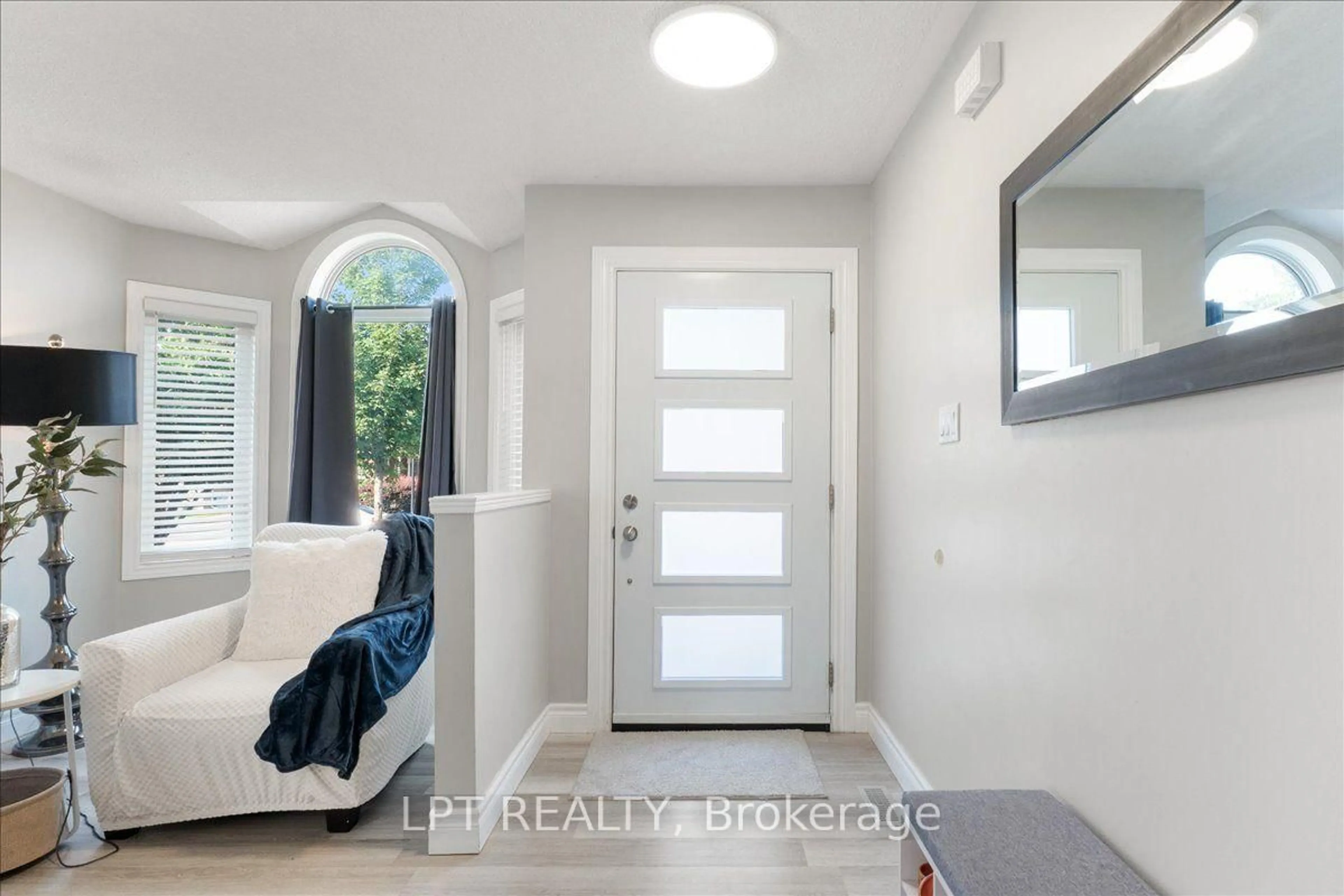 Indoor entryway for 88 Calwell Dr, Scugog Ontario L9L 1T7