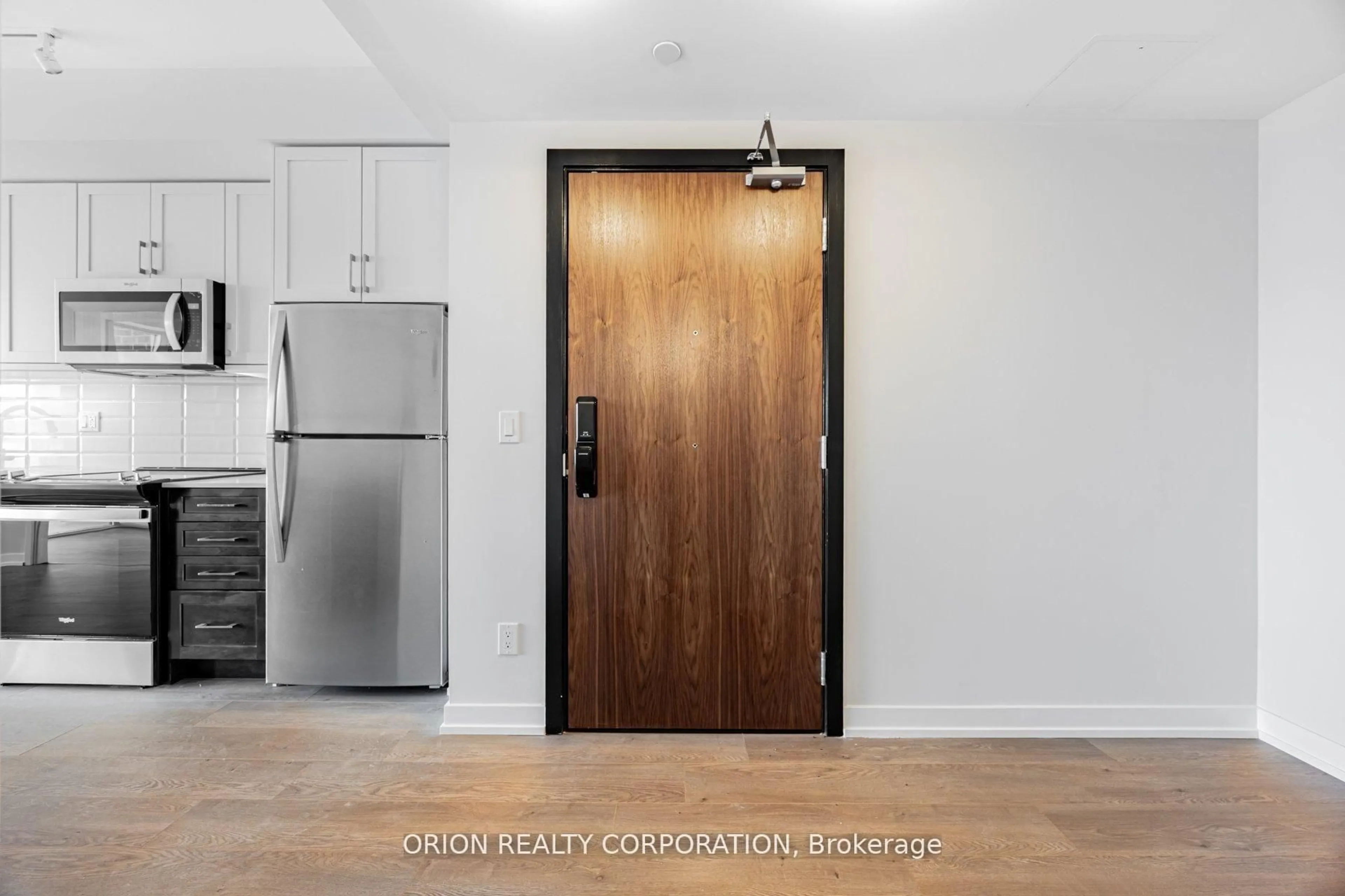 Indoor entryway for 201 Brock St #221, Whitby Ontario L1N 0P8