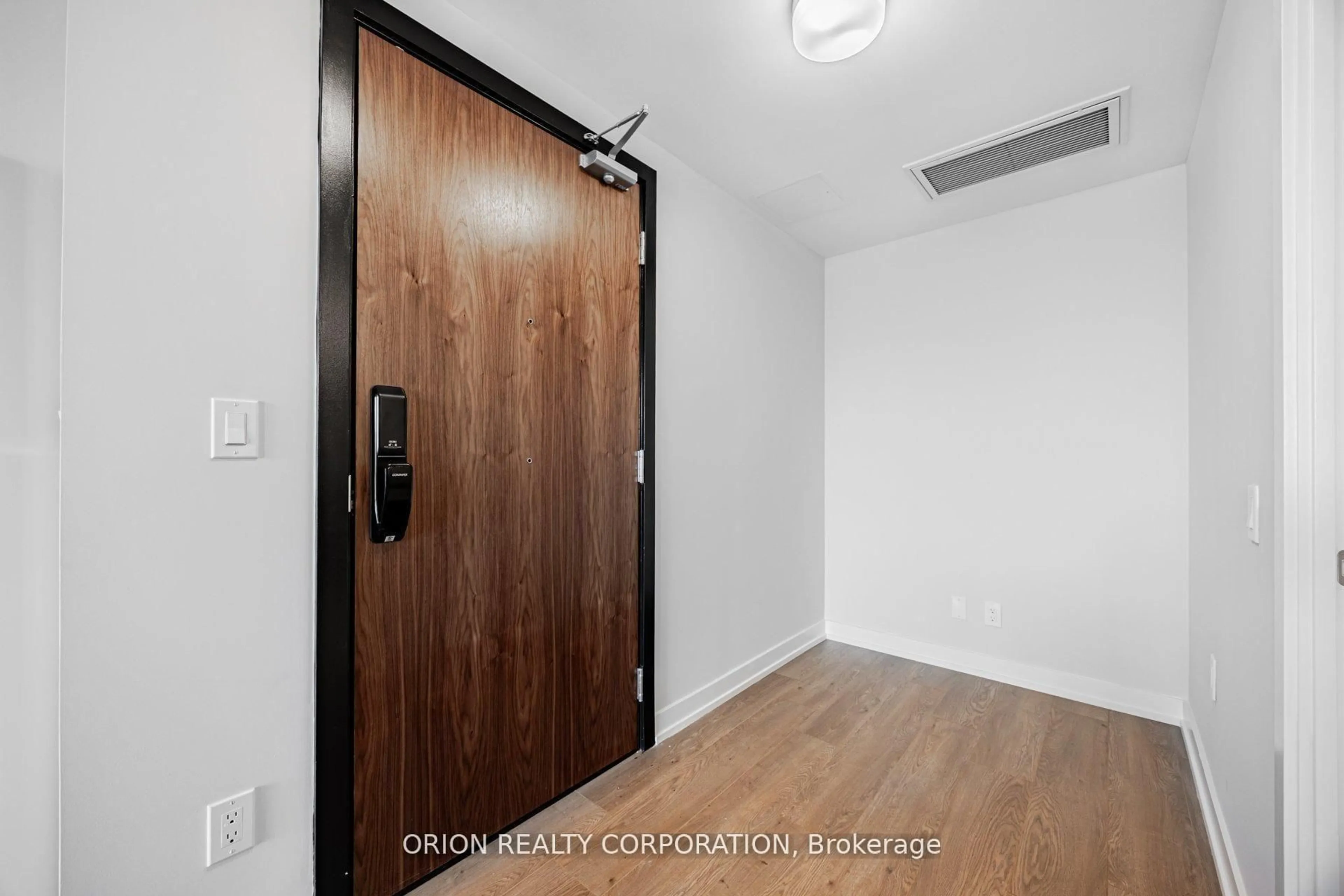 Indoor entryway for 201 Brock St #221, Whitby Ontario L1N 0P8