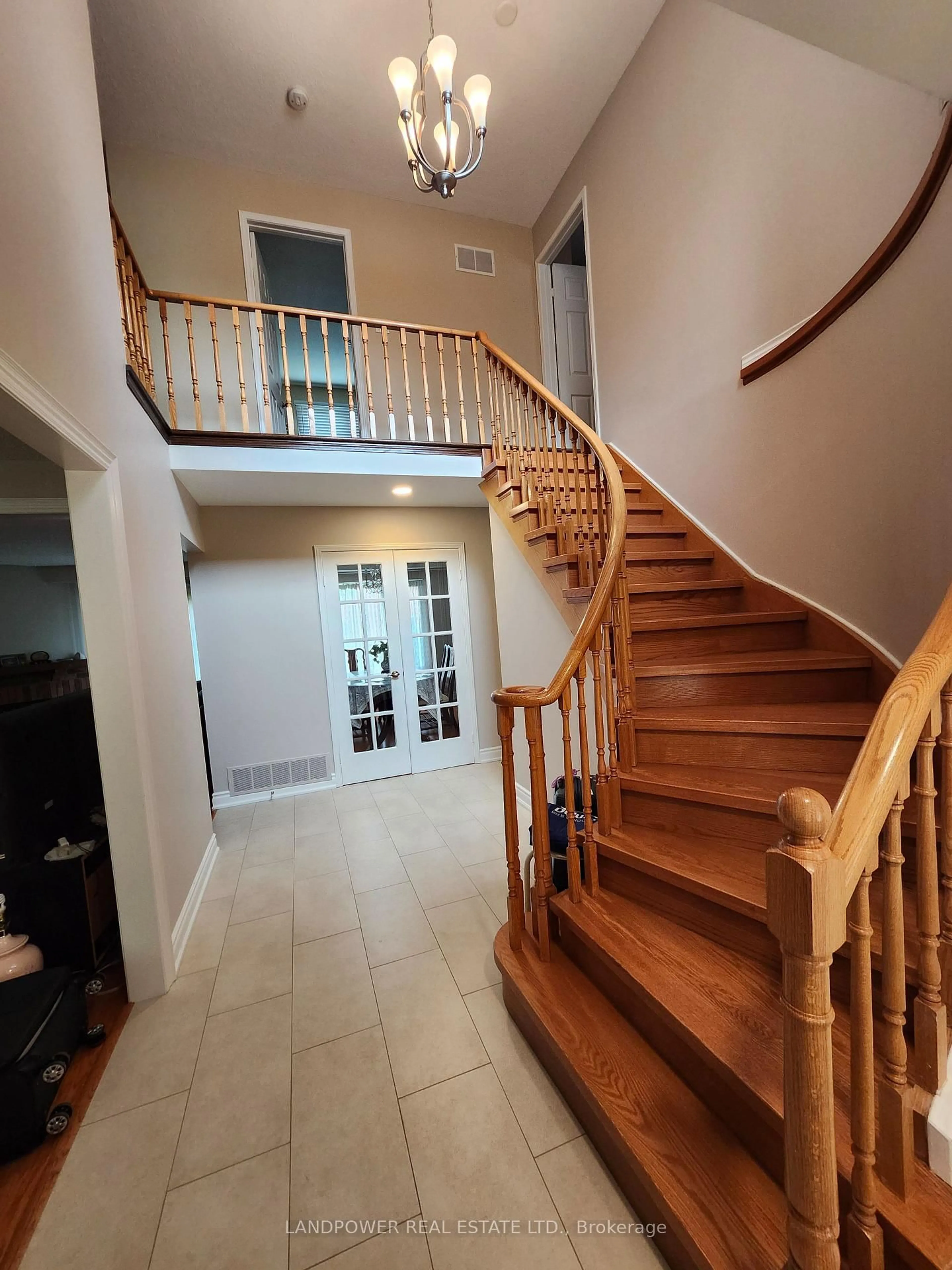 Indoor foyer for 79 Coverdale Cres, Toronto Ontario M1V 2S6