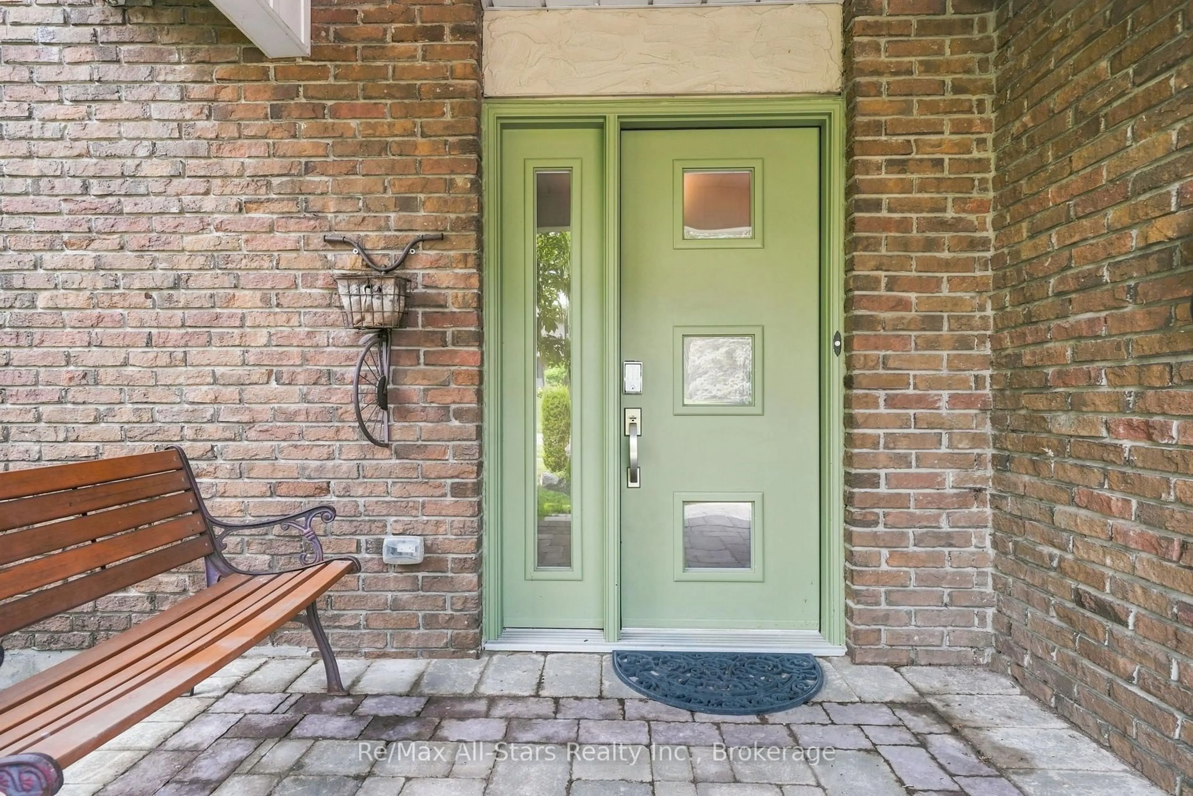 Indoor entryway for 169 Marica Ave, Oshawa Ontario L1G 3G9