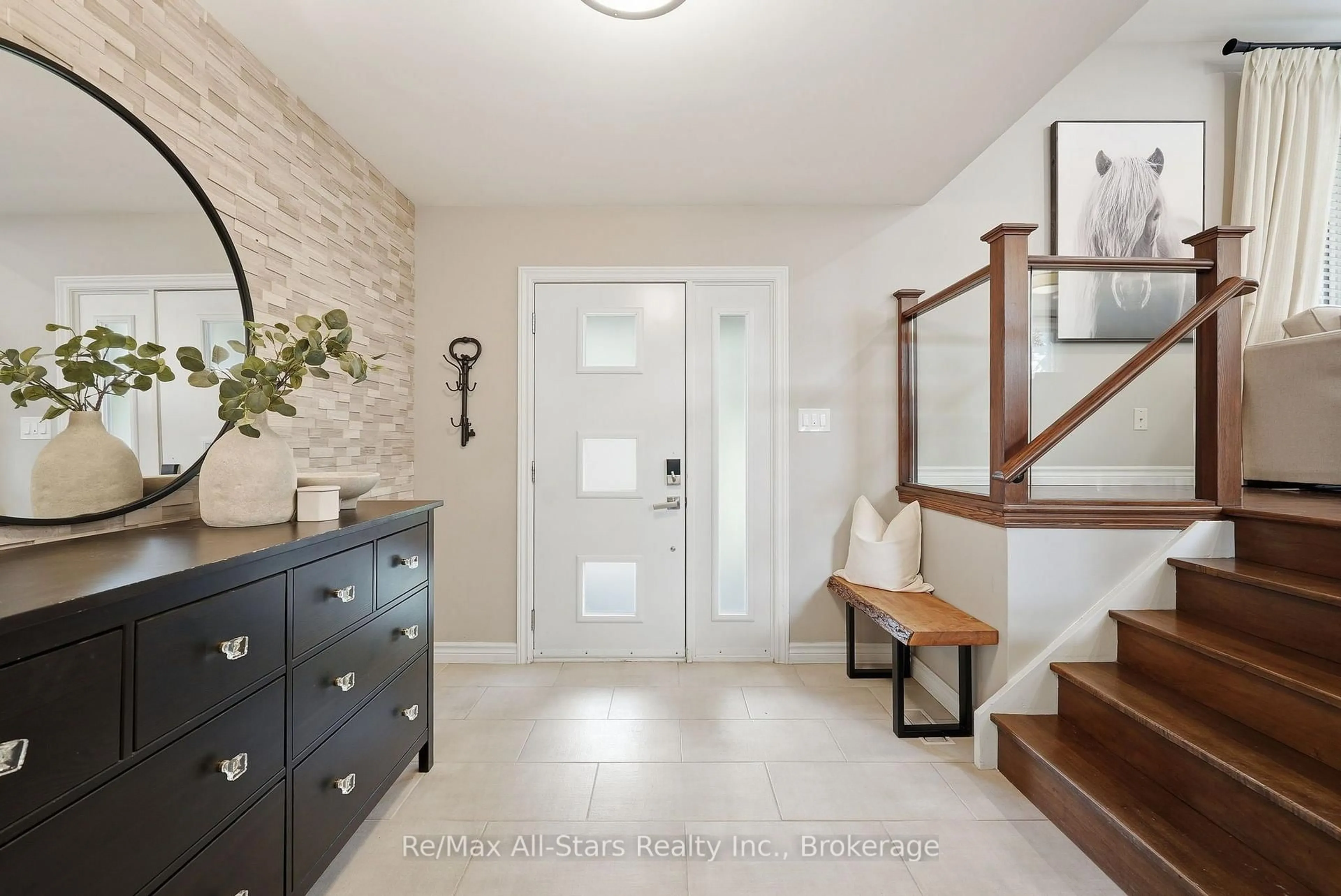 Indoor entryway for 169 Marica Ave, Oshawa Ontario L1G 3G9