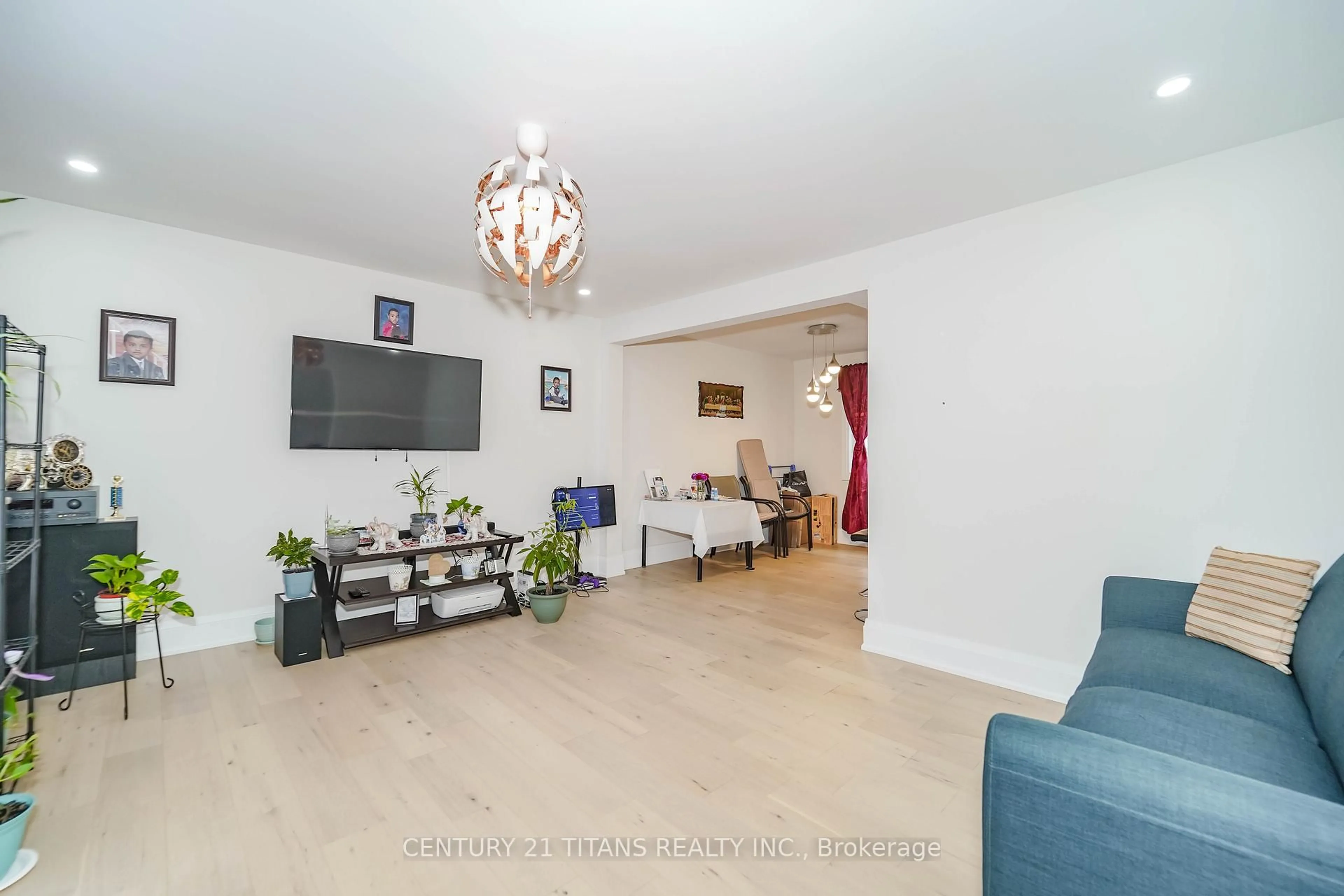 Unknown for 42 Pixley Cres, Toronto Ontario M1E 3G6