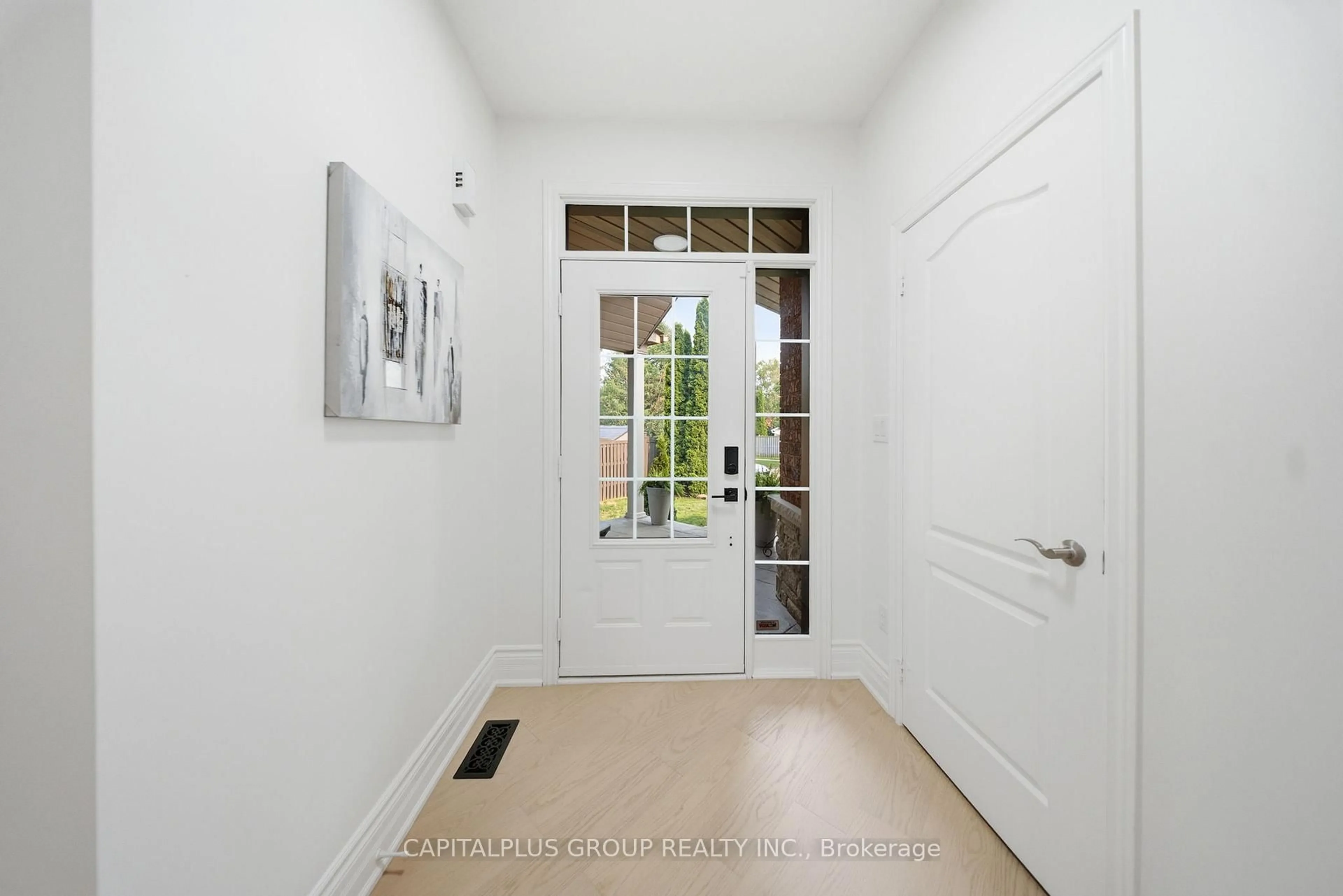 Indoor entryway for 54 Tom Edwards Dr, Whitby Ontario L1R 2R2