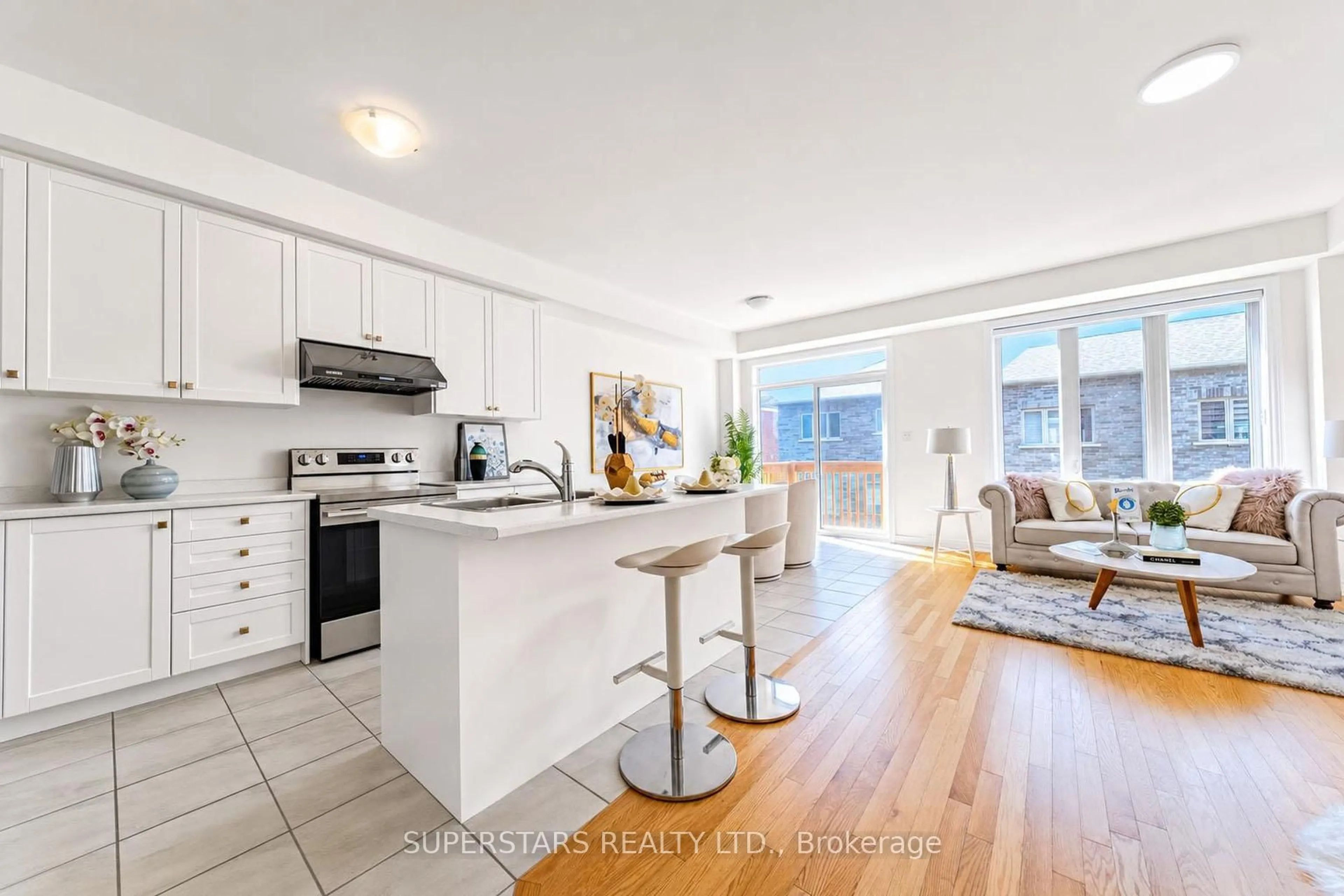 Open concept kitchen, unknown for 919 Elizabeth Mackenzie Dr, Pickering Ontario L1X 0P5