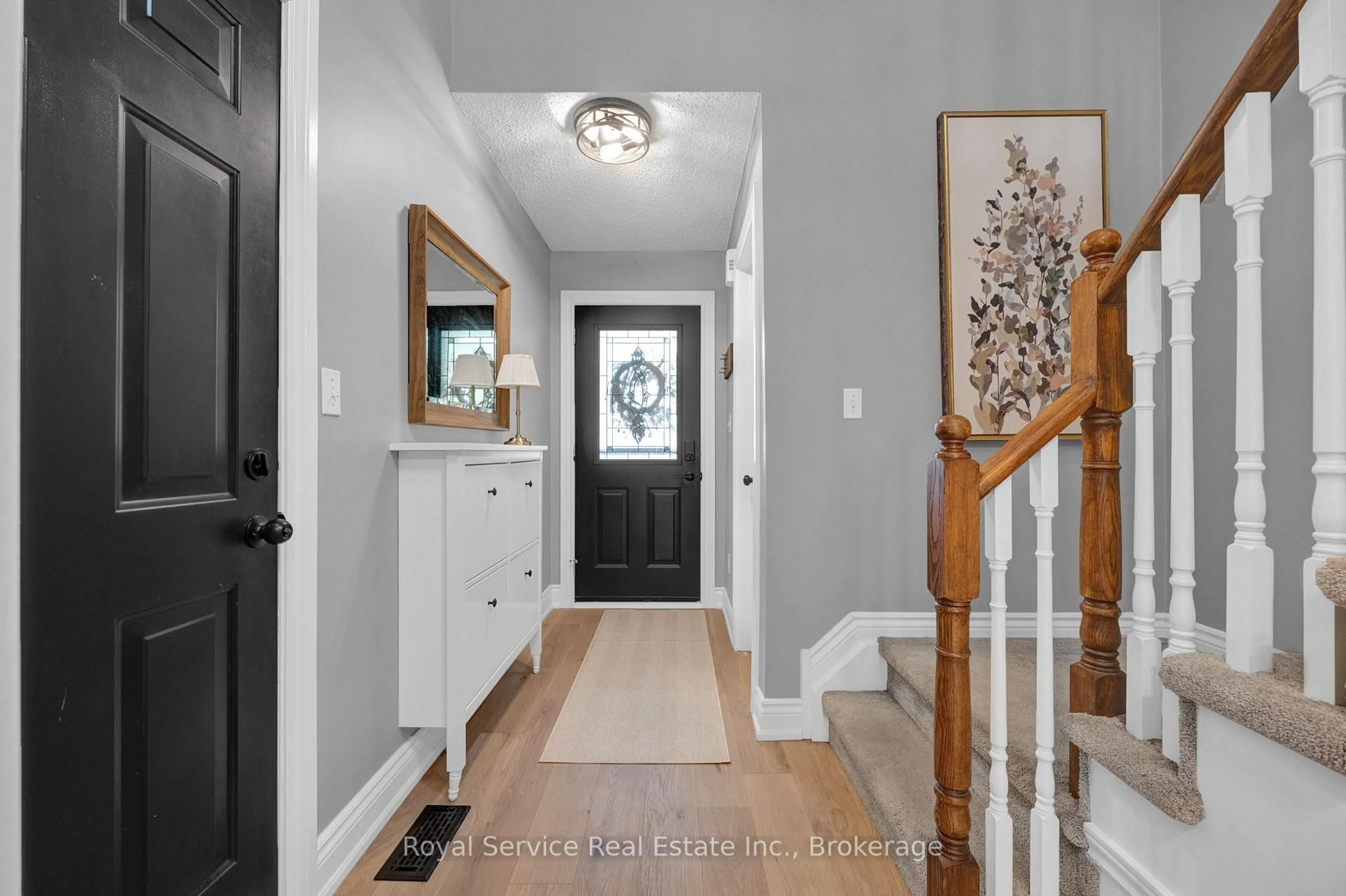 Indoor entryway for 46 Barron Crt, Clarington Ontario L1E 2G9