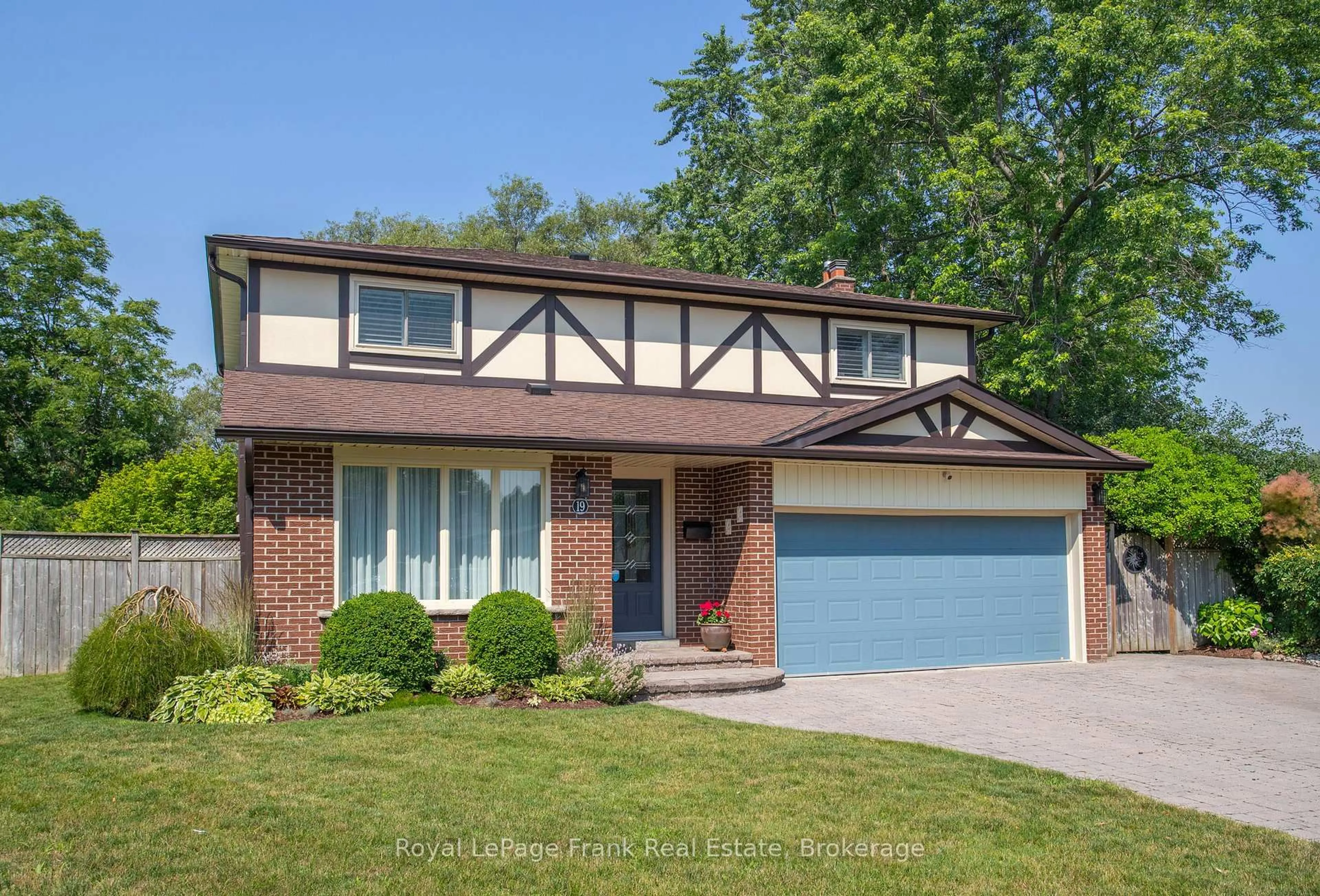 Home with brick exterior material, street for 19 Ann Arbour Crt, Whitby Ontario L1N 5T7