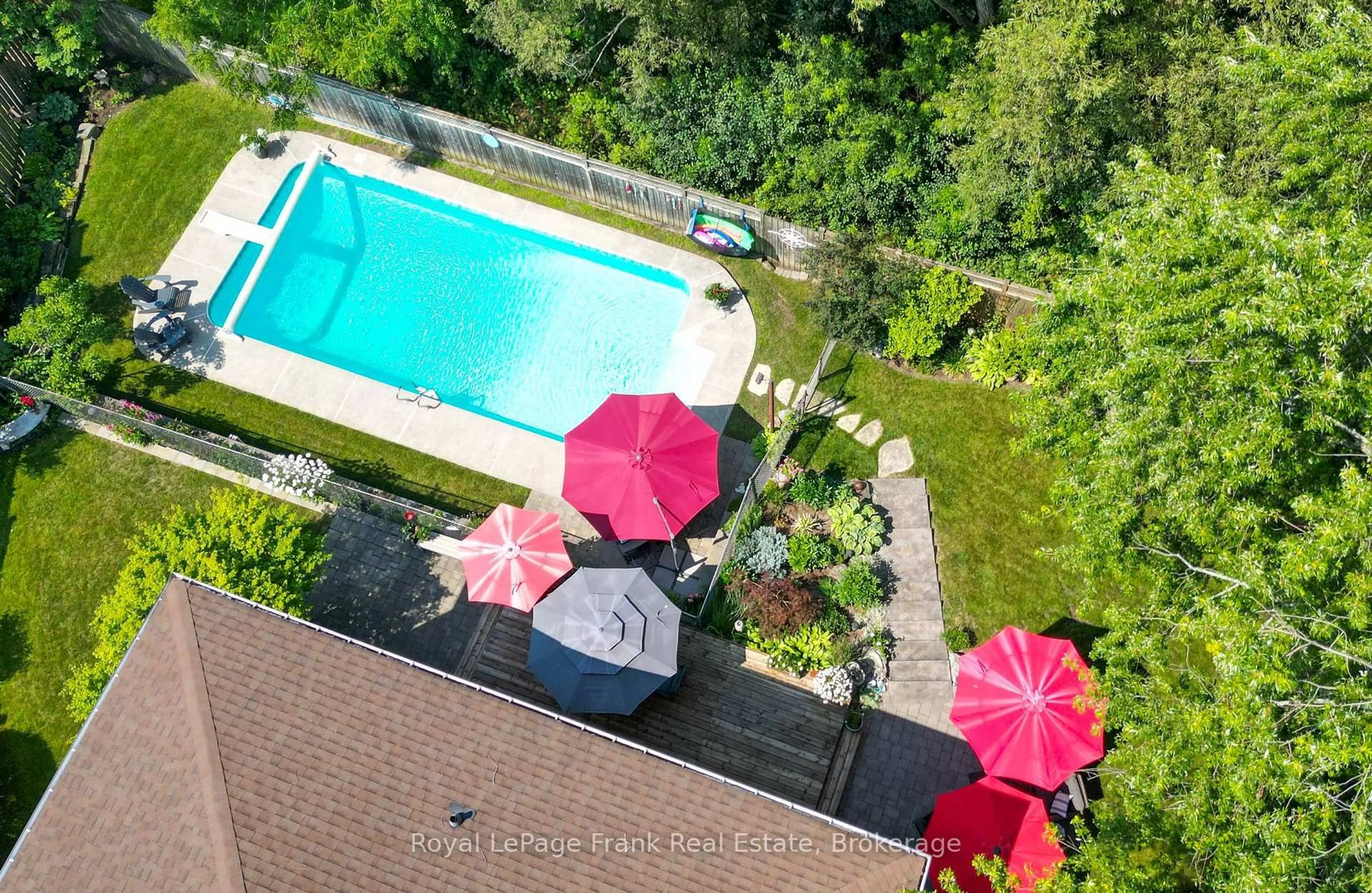 Pool for 19 Ann Arbour Crt, Whitby Ontario L1N 5T7