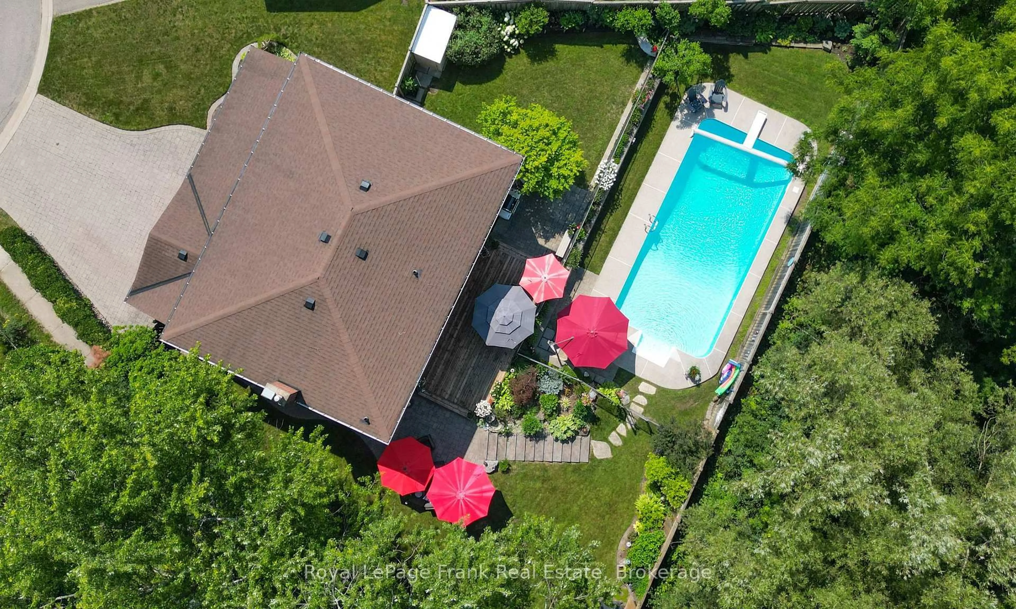 Pool for 19 Ann Arbour Crt, Whitby Ontario L1N 5T7