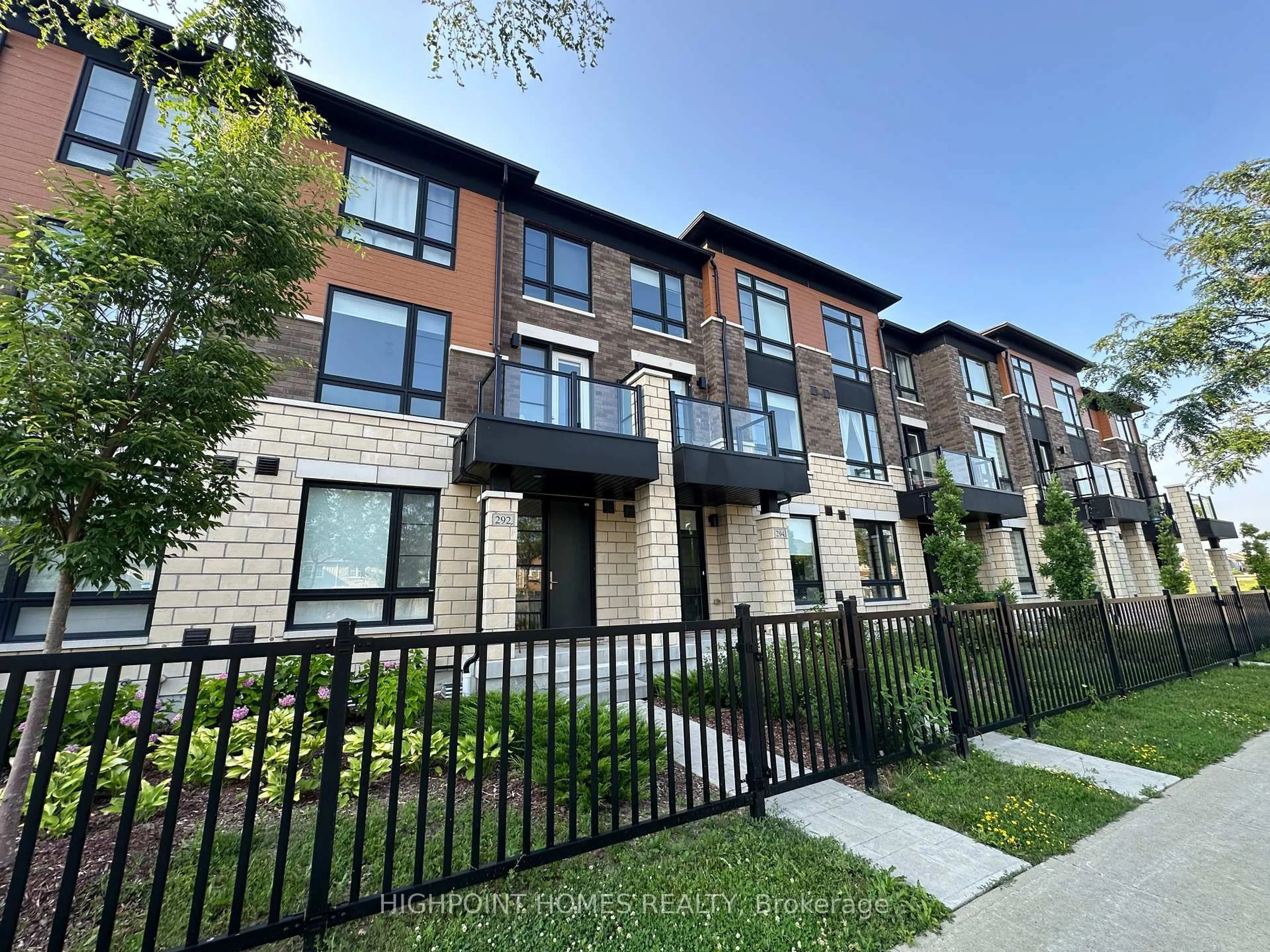 A pic from outside/outdoor area/front of a property/back of a property/a pic from drone, street for 296 Carnwith Dr, Whitby Ontario L1M 2L6