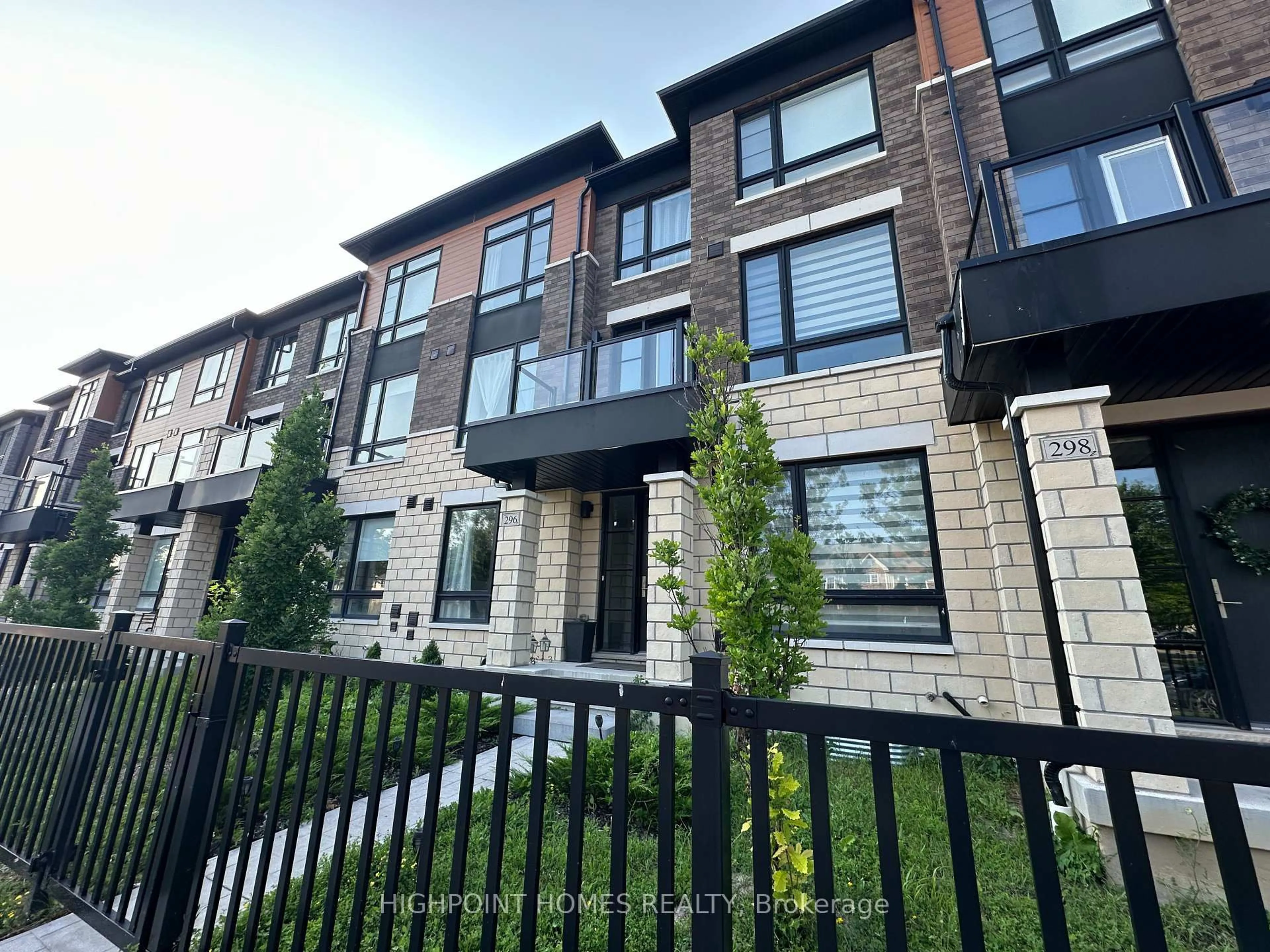A pic from outside/outdoor area/front of a property/back of a property/a pic from drone, street for 296 Carnwith Dr, Whitby Ontario L1M 2L6