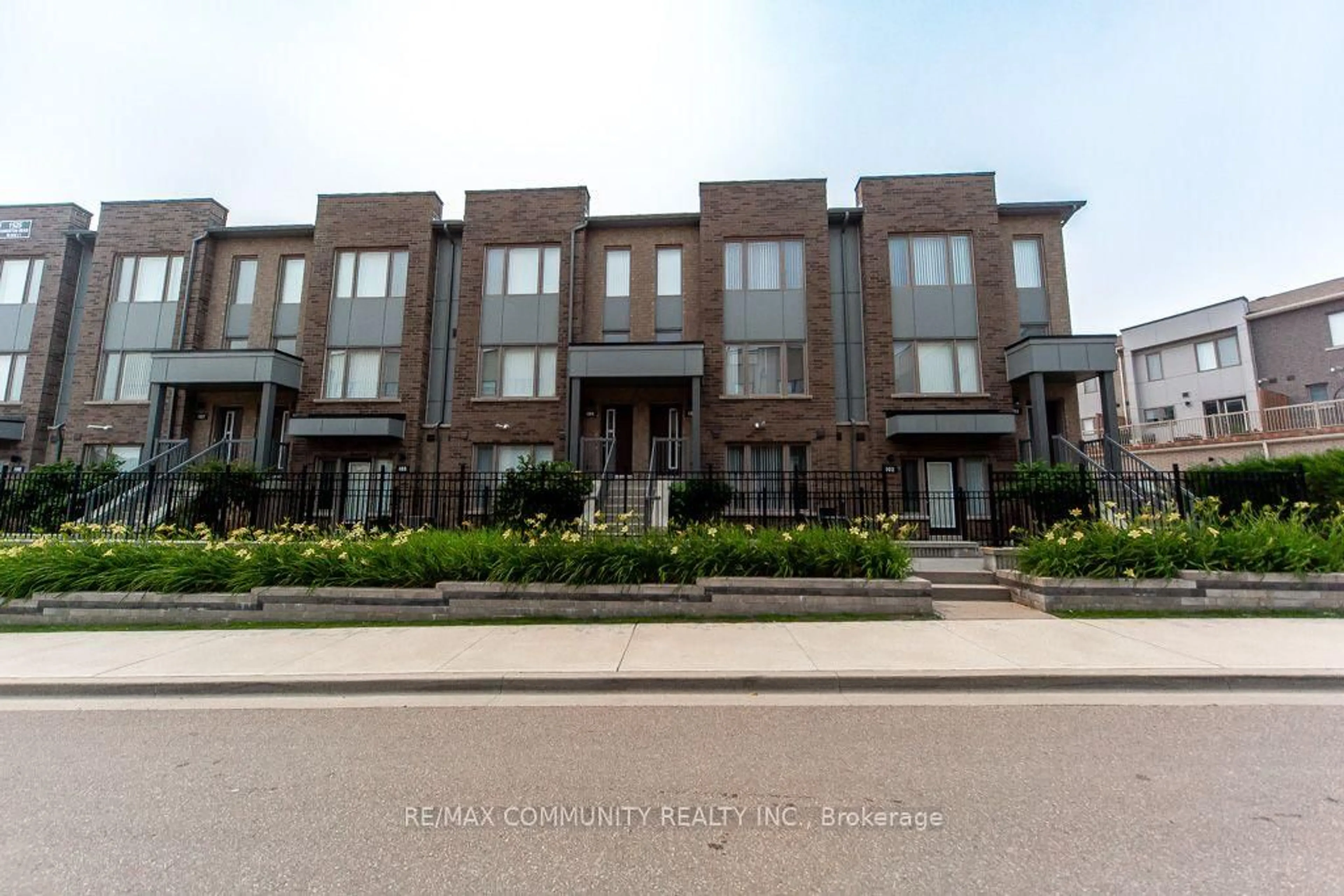 Home with brick exterior material, building for 1525 Kingston Rd #103, Pickering Ontario L1V 0E9
