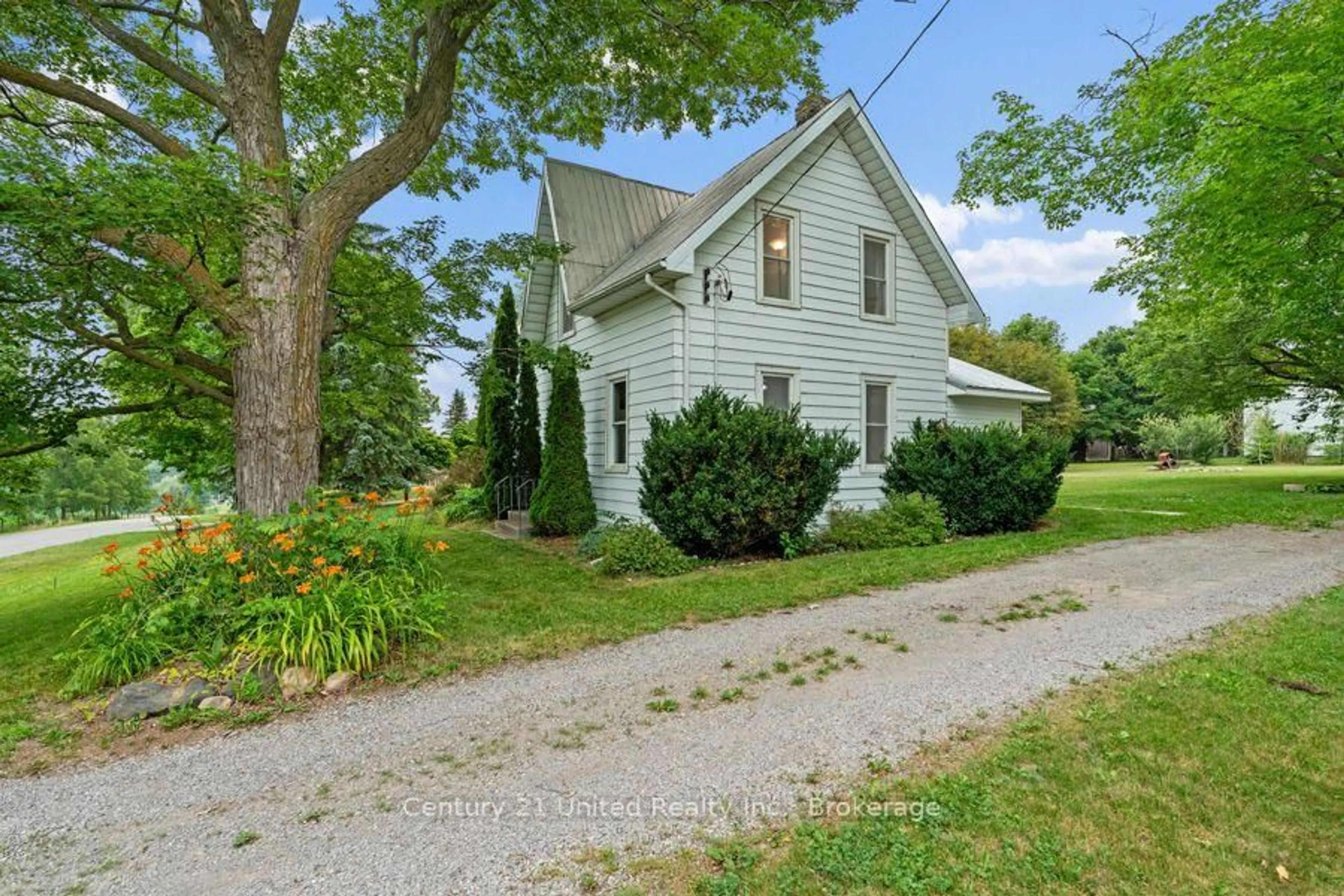 A pic from outside/outdoor area/front of a property/back of a property/a pic from drone, street for 47 River St, Scugog Ontario L0C 1G0