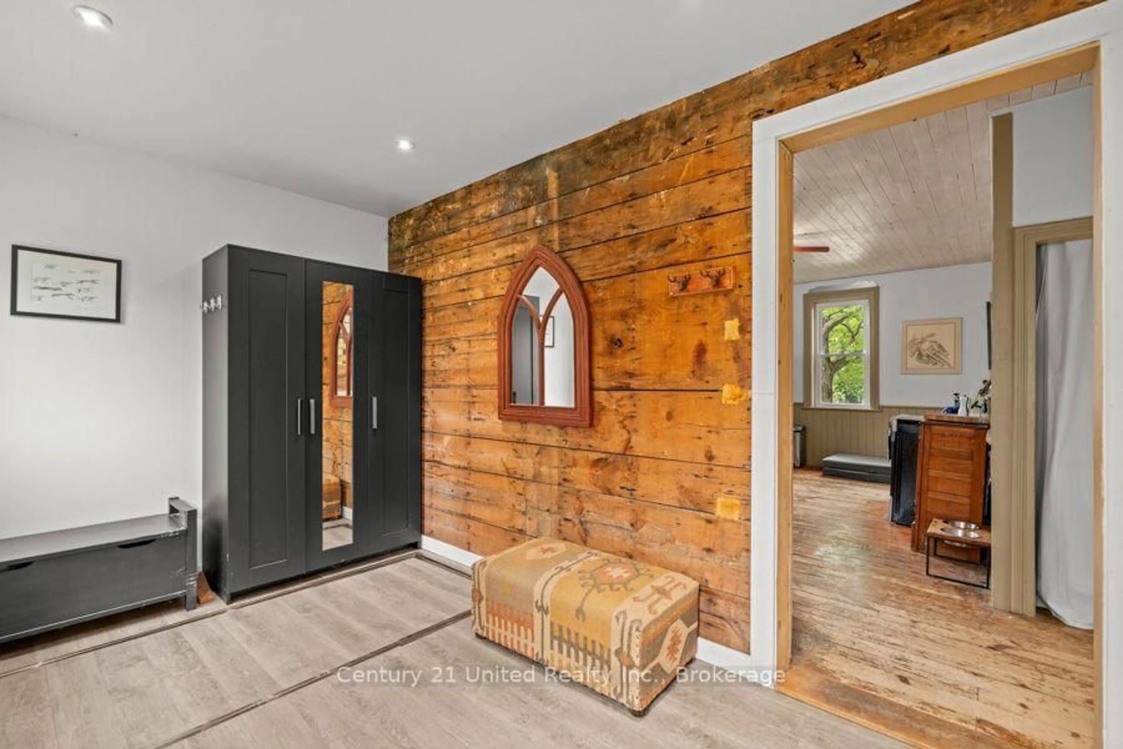 Indoor entryway for 47 River St, Scugog Ontario L0C 1G0