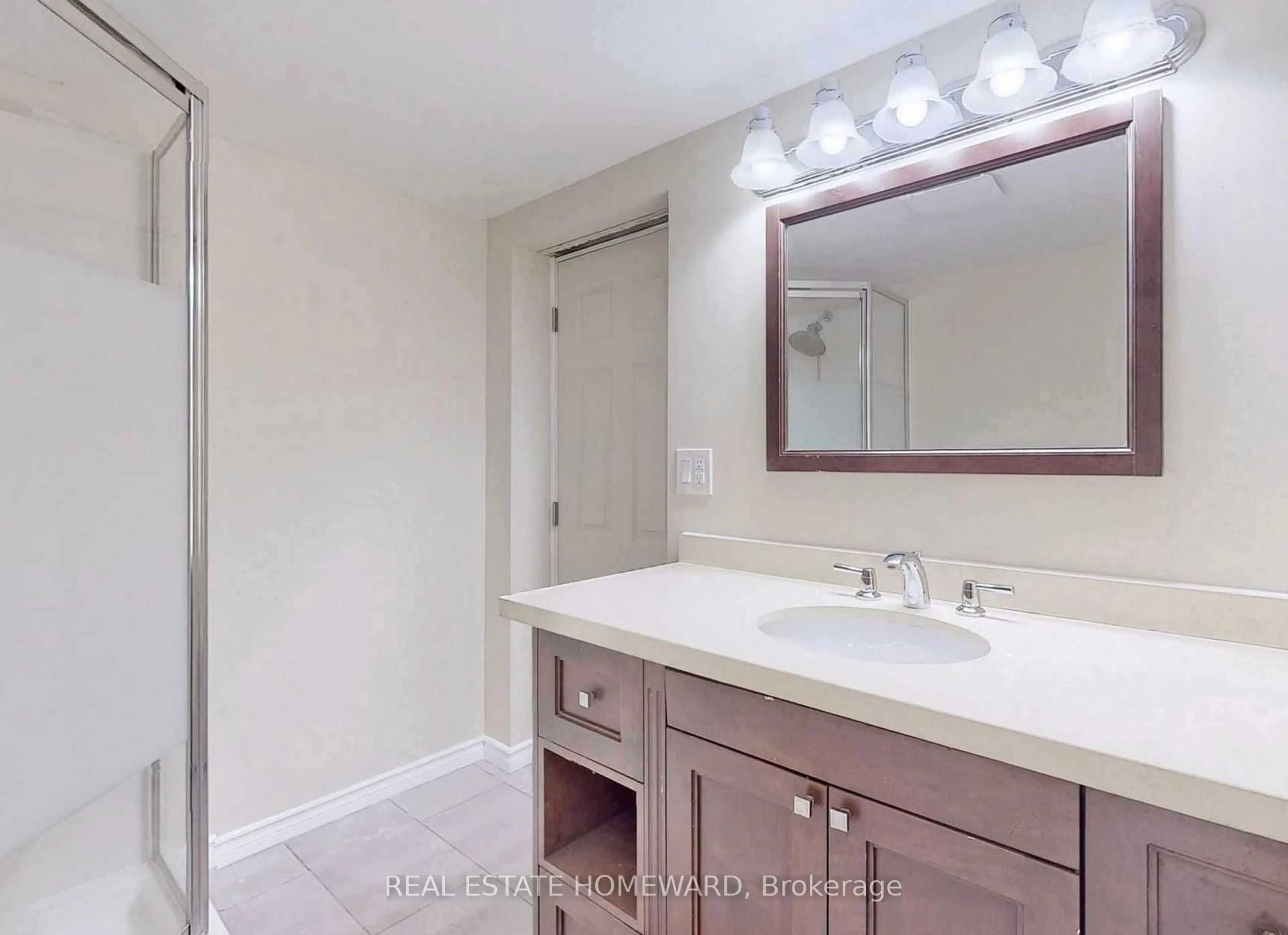 Standard bathroom, ceramic/tile floor for 1063 Warden Ave, Toronto Ontario M1R 2P4