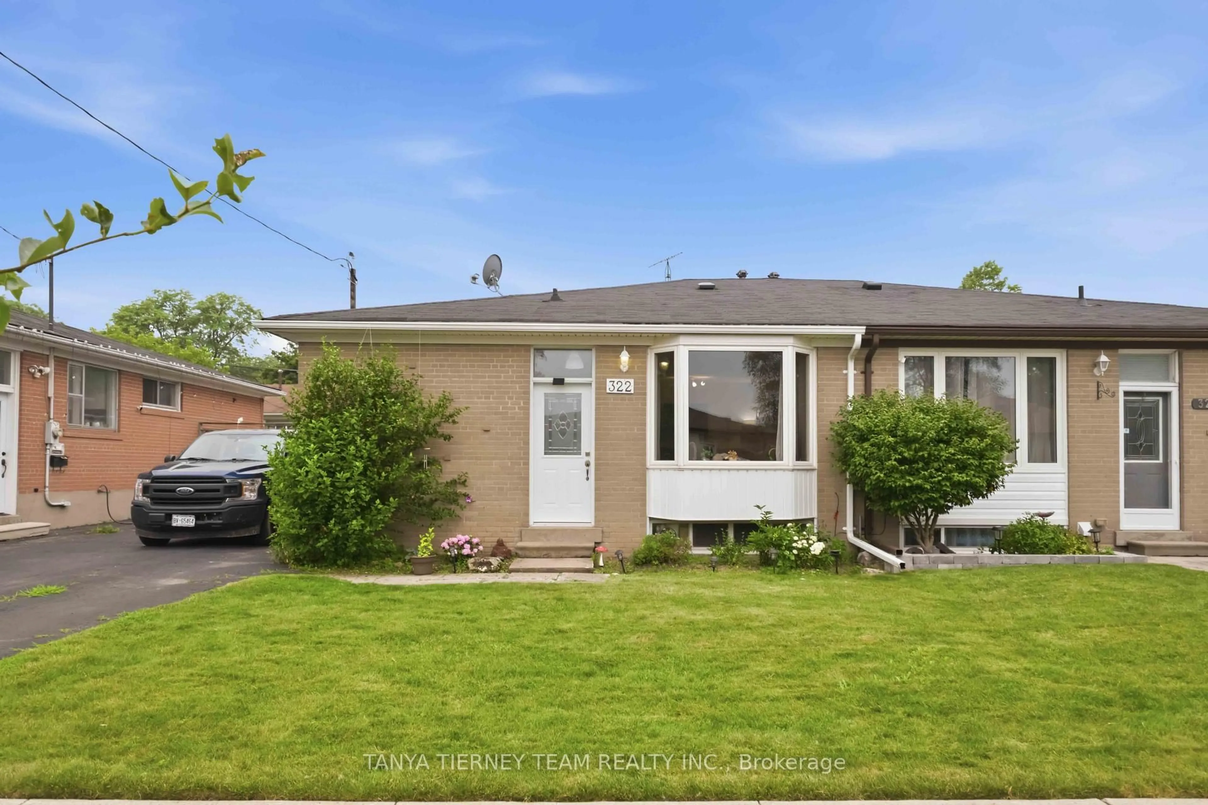 Home with vinyl exterior material, street for 322 Rosedale Dr, Whitby Ontario L1N 1Z3