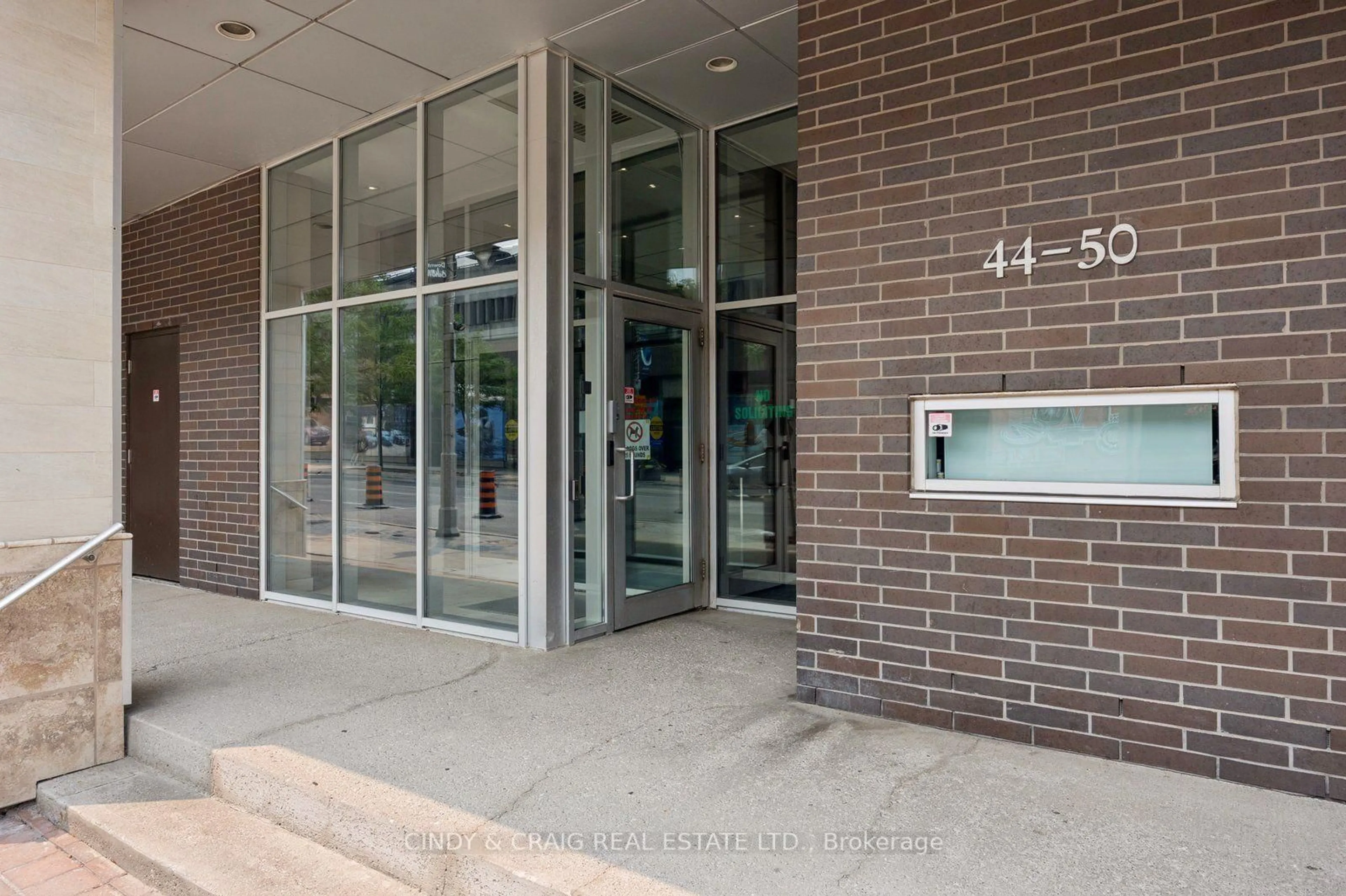 Indoor foyer for 44 Bond St #305, Oshawa Ontario L1G 6R2