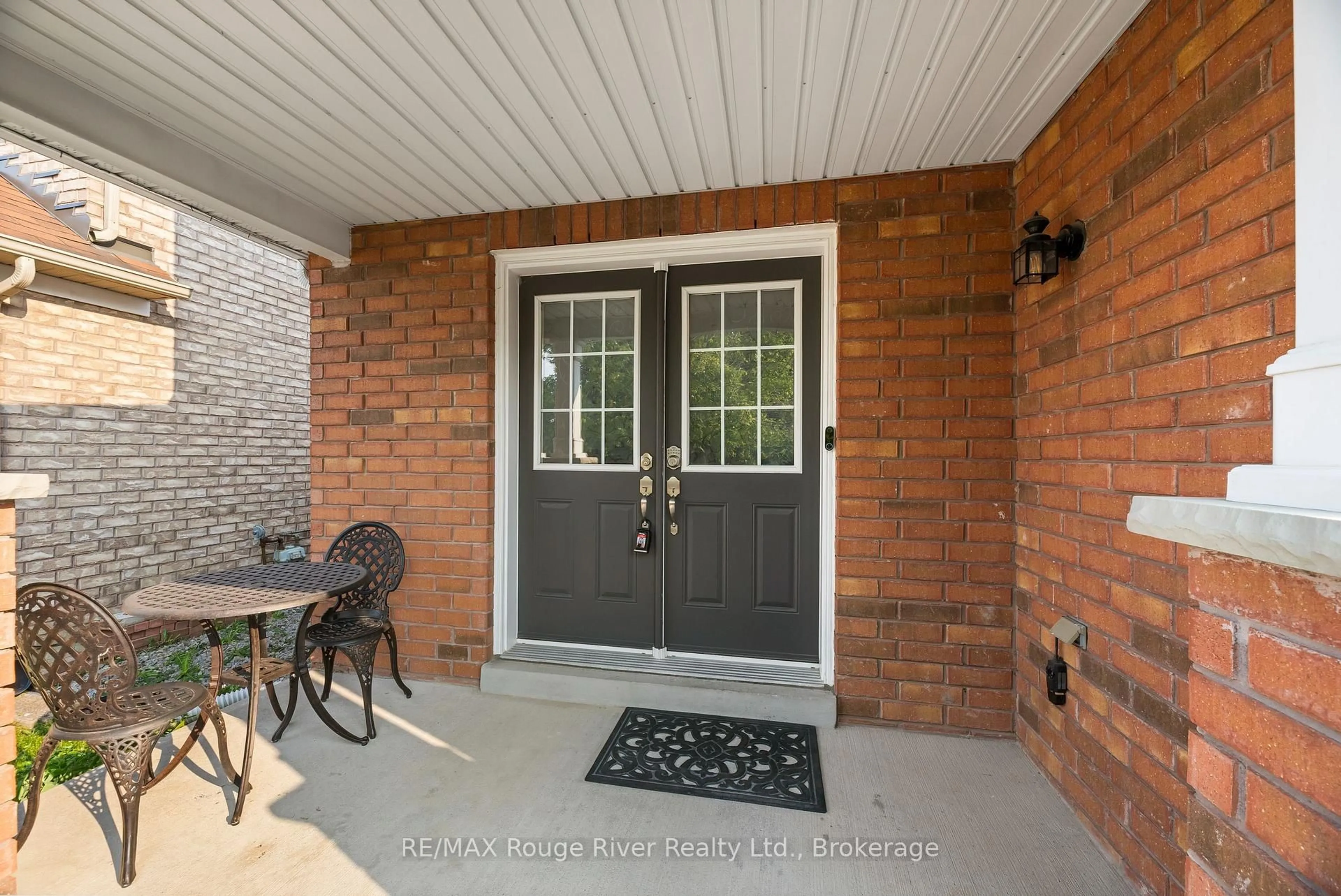Indoor entryway for 53 Concession St, Clarington Ontario L1C 5M7